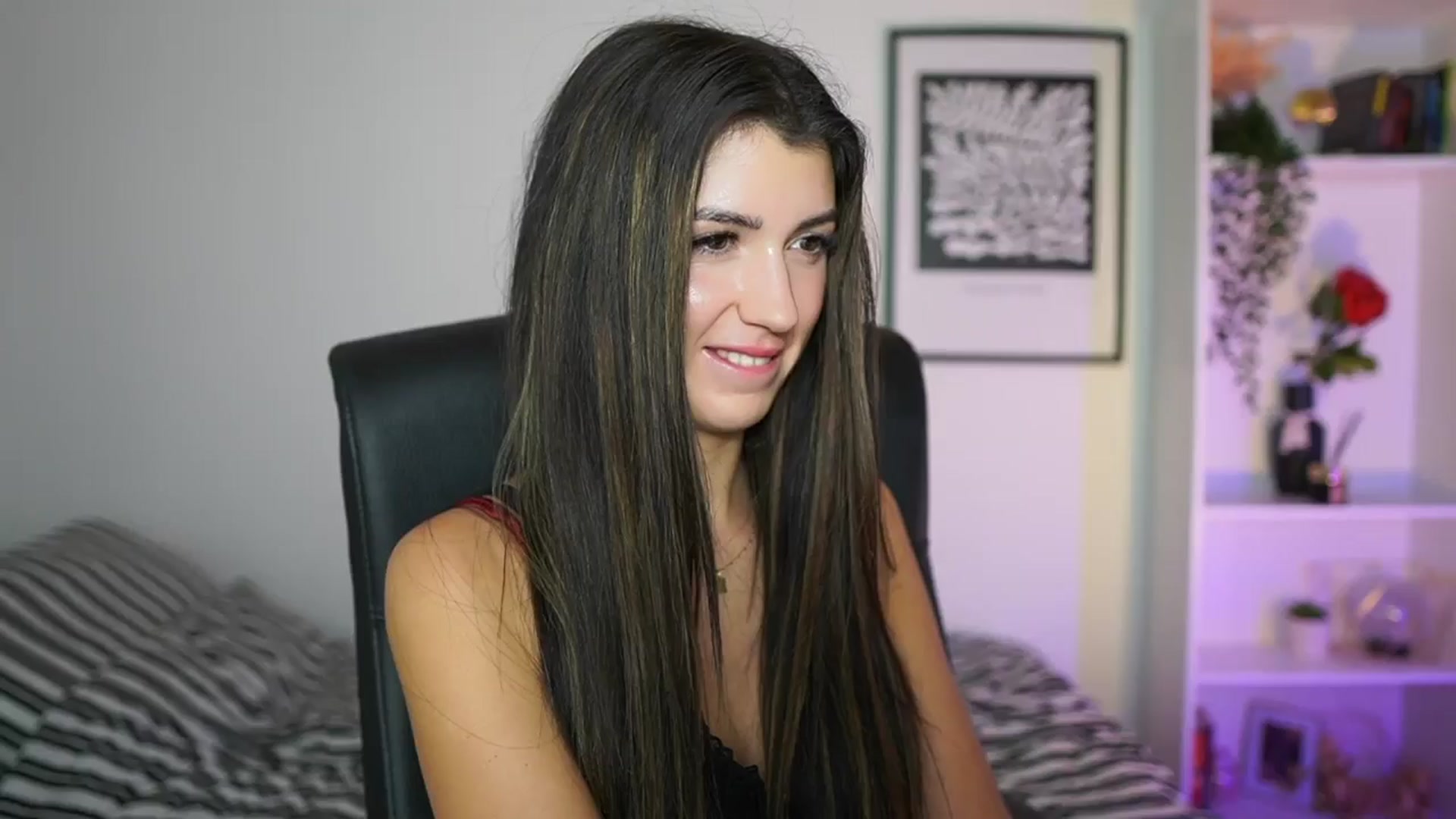 Gallery image thumbnail from Julia_Roca's myfreecams stream on, 11/08/2024, 18:15 image 12 of 20