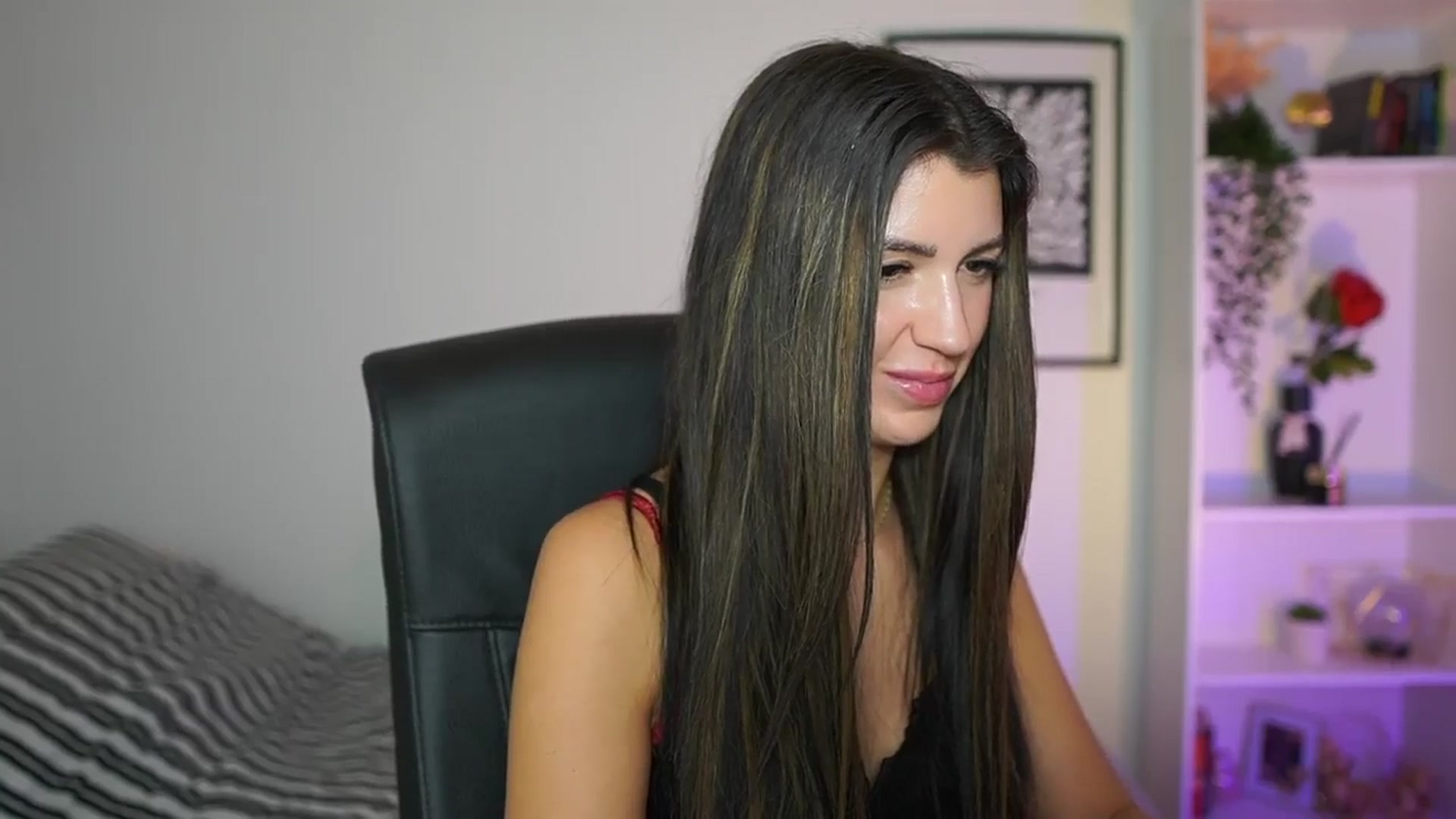 Gallery image thumbnail from Julia_Roca's myfreecams stream on, 11/08/2024, 19:12 image 18 of 20