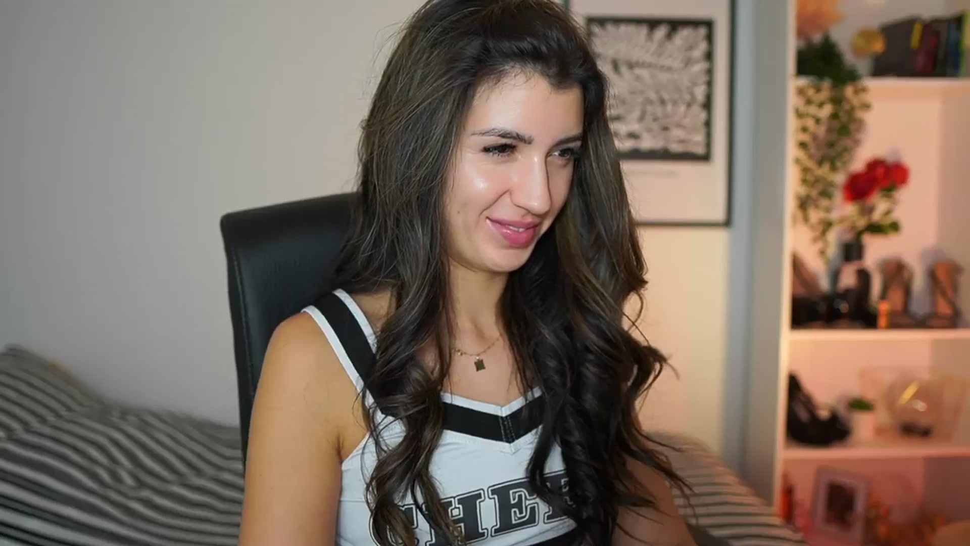 Gallery image thumbnail from Julia_Roca's myfreecams stream on, 11/09/2024, 18:20 image 15 of 20