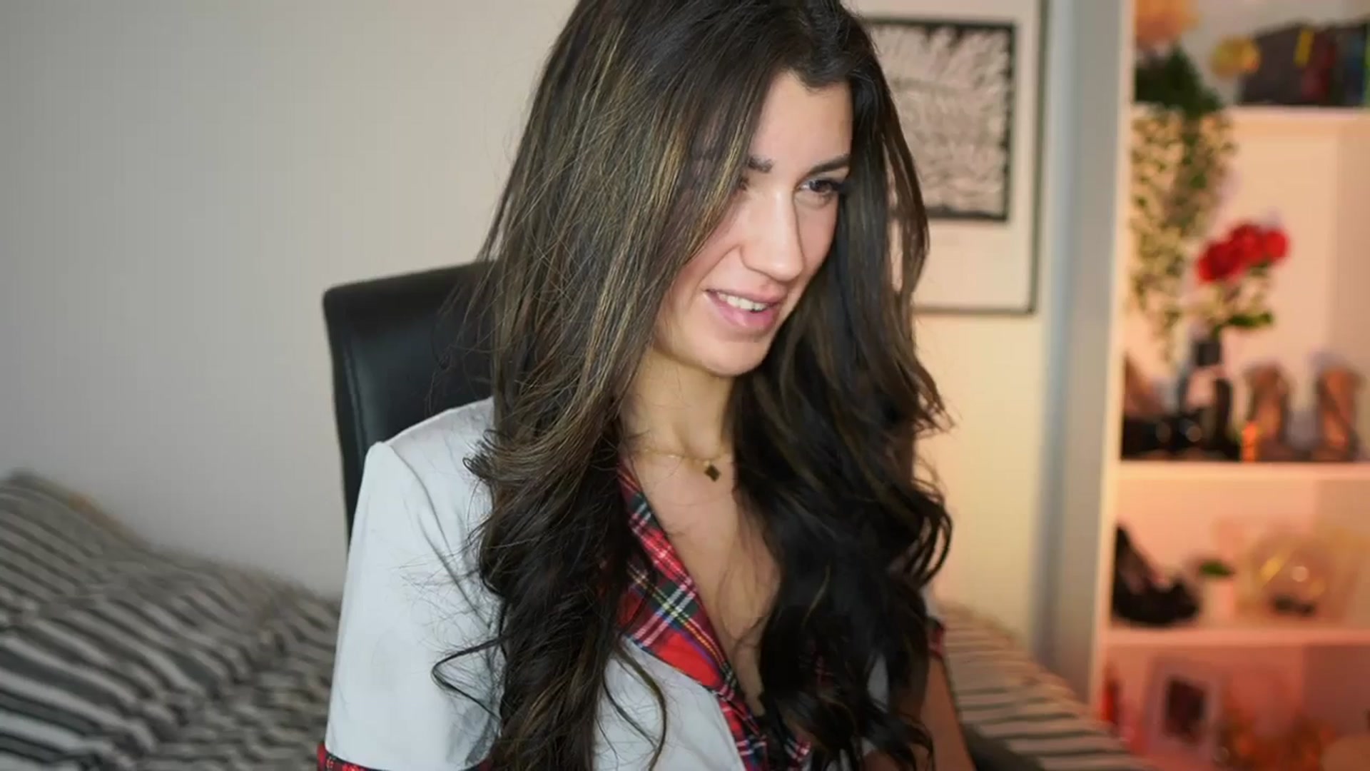 Gallery image thumbnail from Julia_Roca's myfreecams stream on, 11/10/2024, 15:56 image 3 of 20