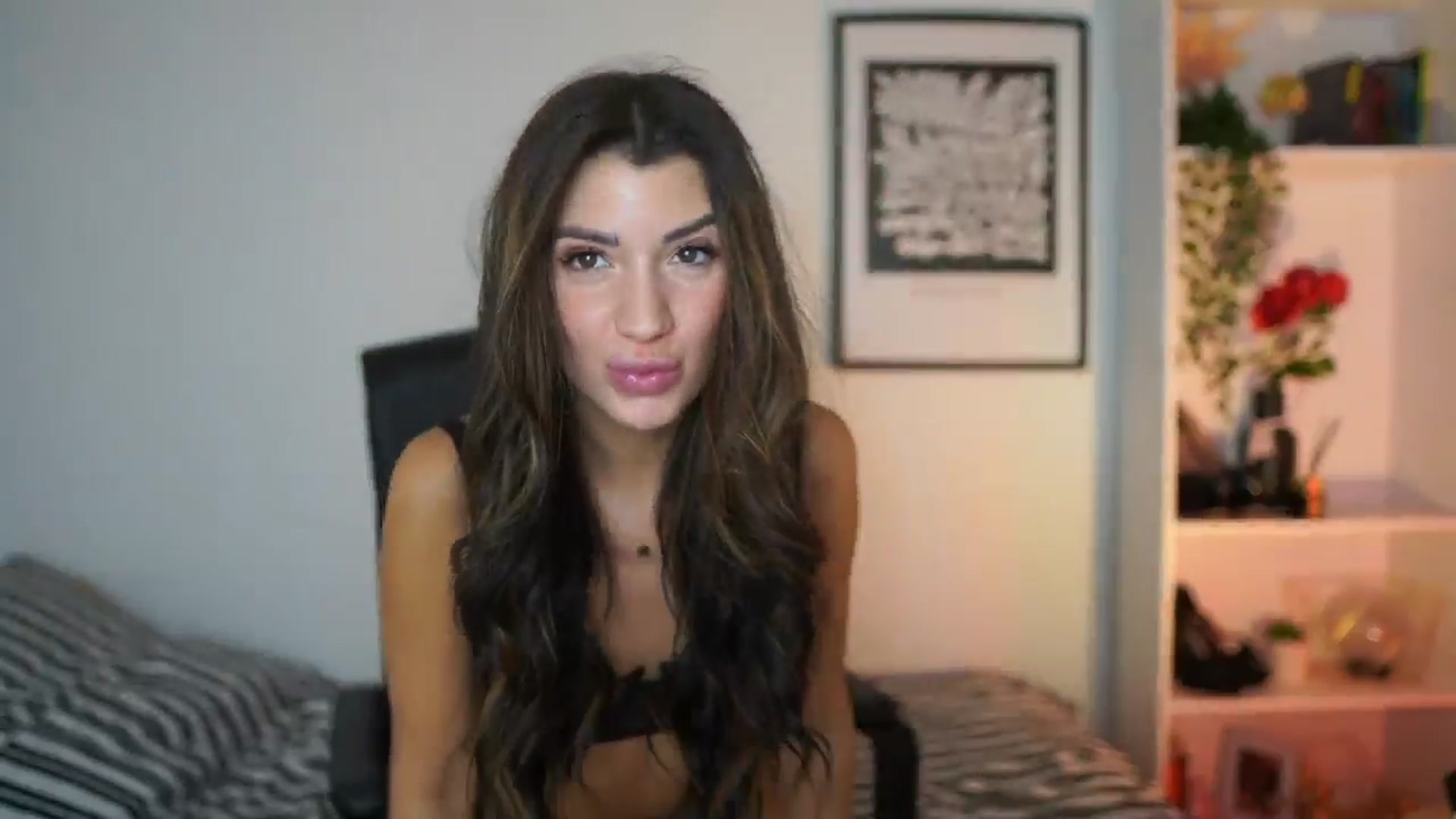 Gallery image thumbnail from Julia_Roca's myfreecams stream on, 11/10/2024, 16:43 image 18 of 20