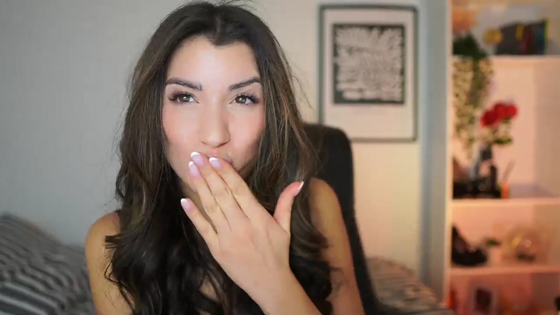 Gallery image thumbnail from Julia_Roca's myfreecams stream on, 11/10/2024, 16:43 image 11 of 20