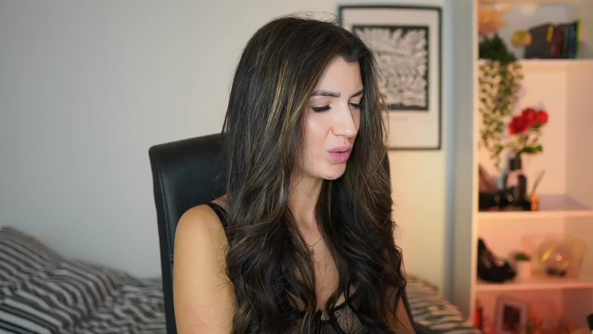 Gallery image thumbnail from Julia_Roca's myfreecams stream on, 11/10/2024, 16:43 image 12 of 20