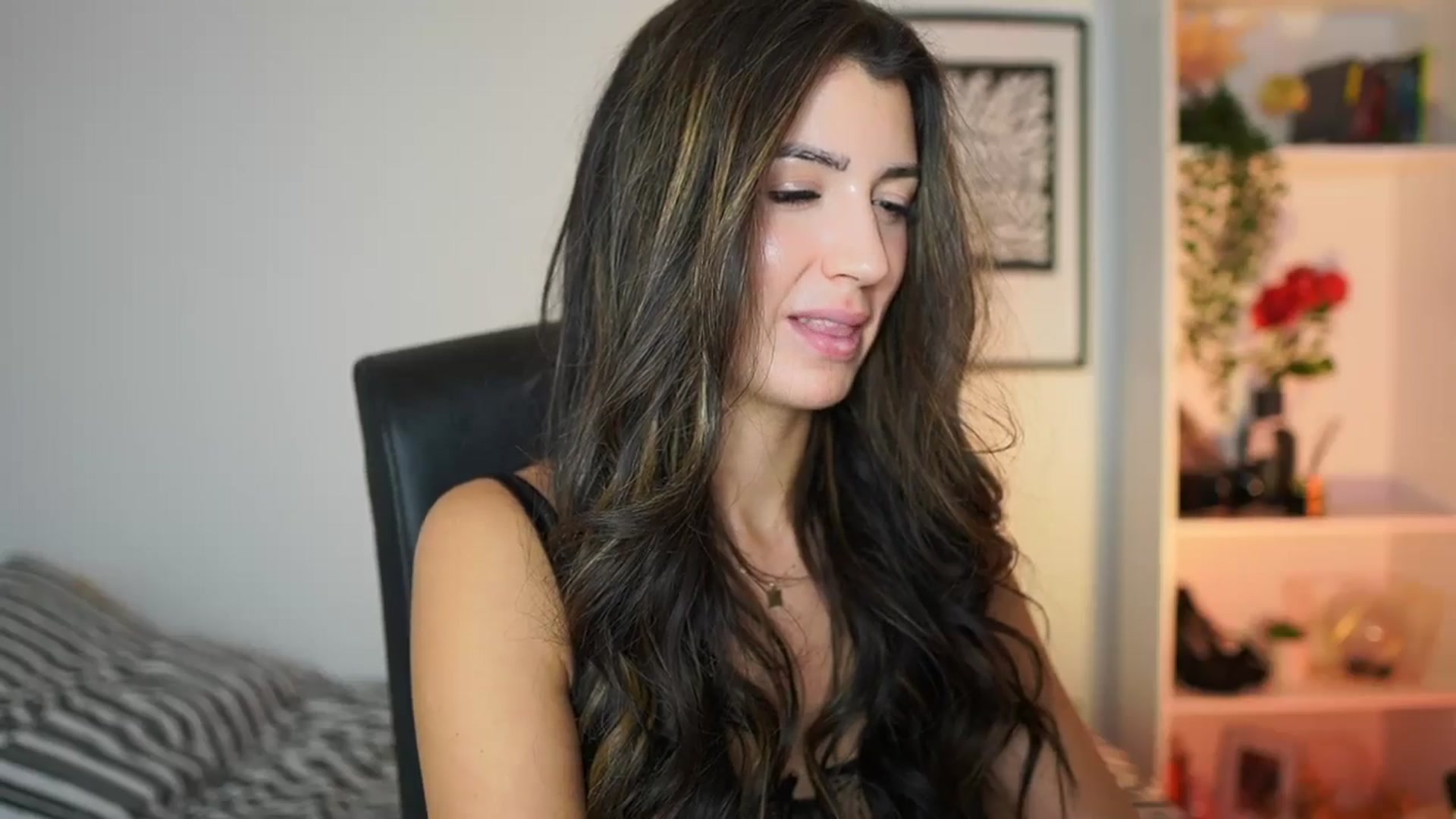 Gallery image thumbnail from Julia_Roca's myfreecams stream on, 11/10/2024, 16:43 image 17 of 20