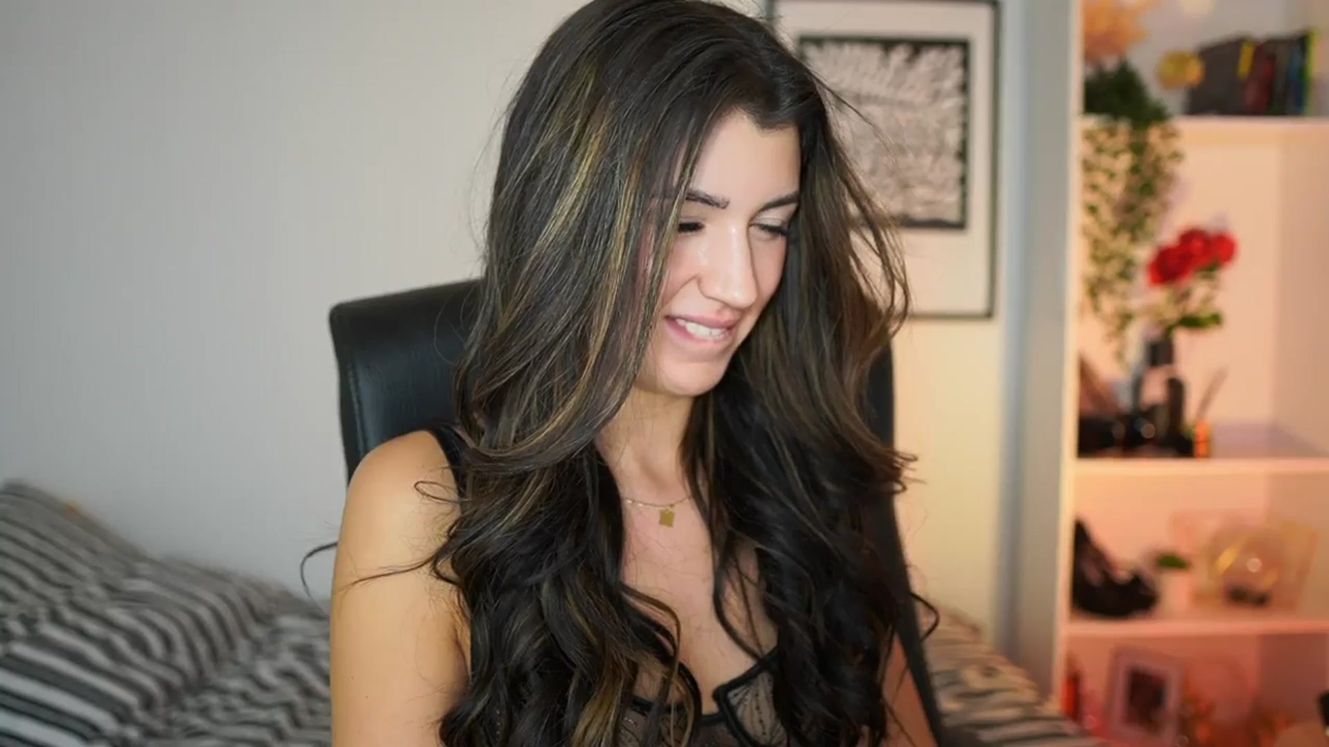 Gallery image thumbnail from Julia_Roca's myfreecams stream on, 11/10/2024, 17:24 image 2 of 20