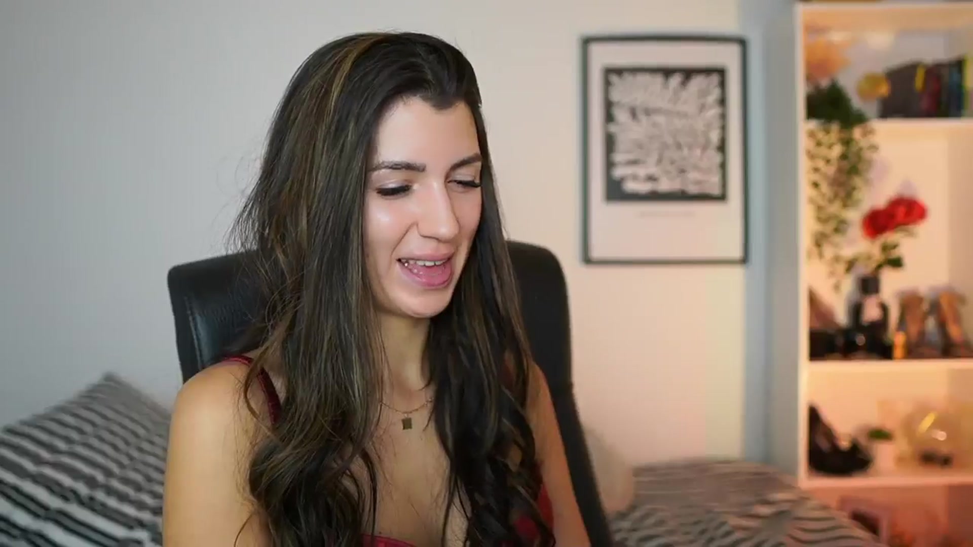 Gallery image thumbnail from Julia_Roca's myfreecams stream on, 11/11/2024, 10:29 image 18 of 20