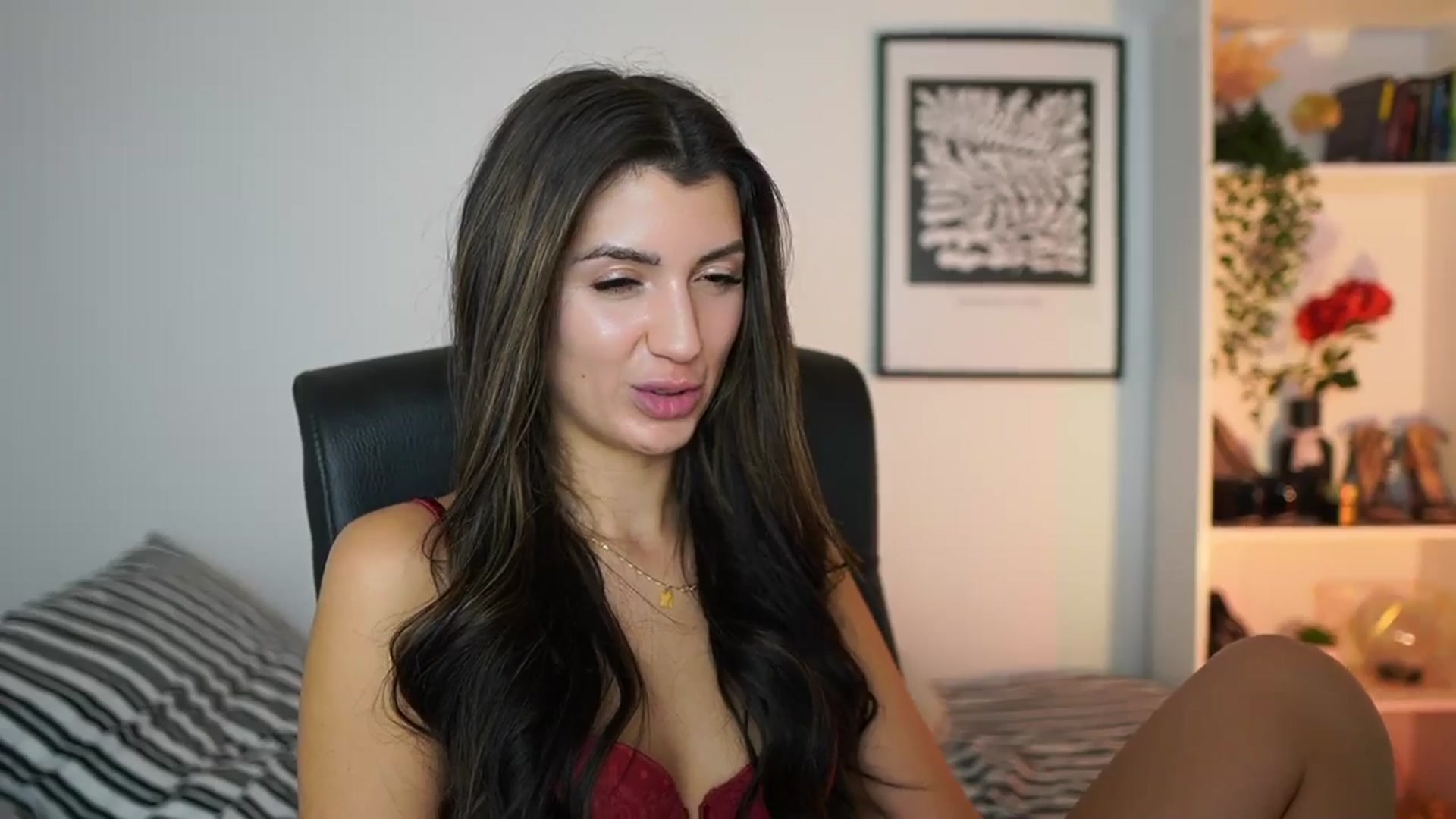 Gallery image thumbnail from Julia_Roca's myfreecams stream on, 11/11/2024, 11:01 image 5 of 20
