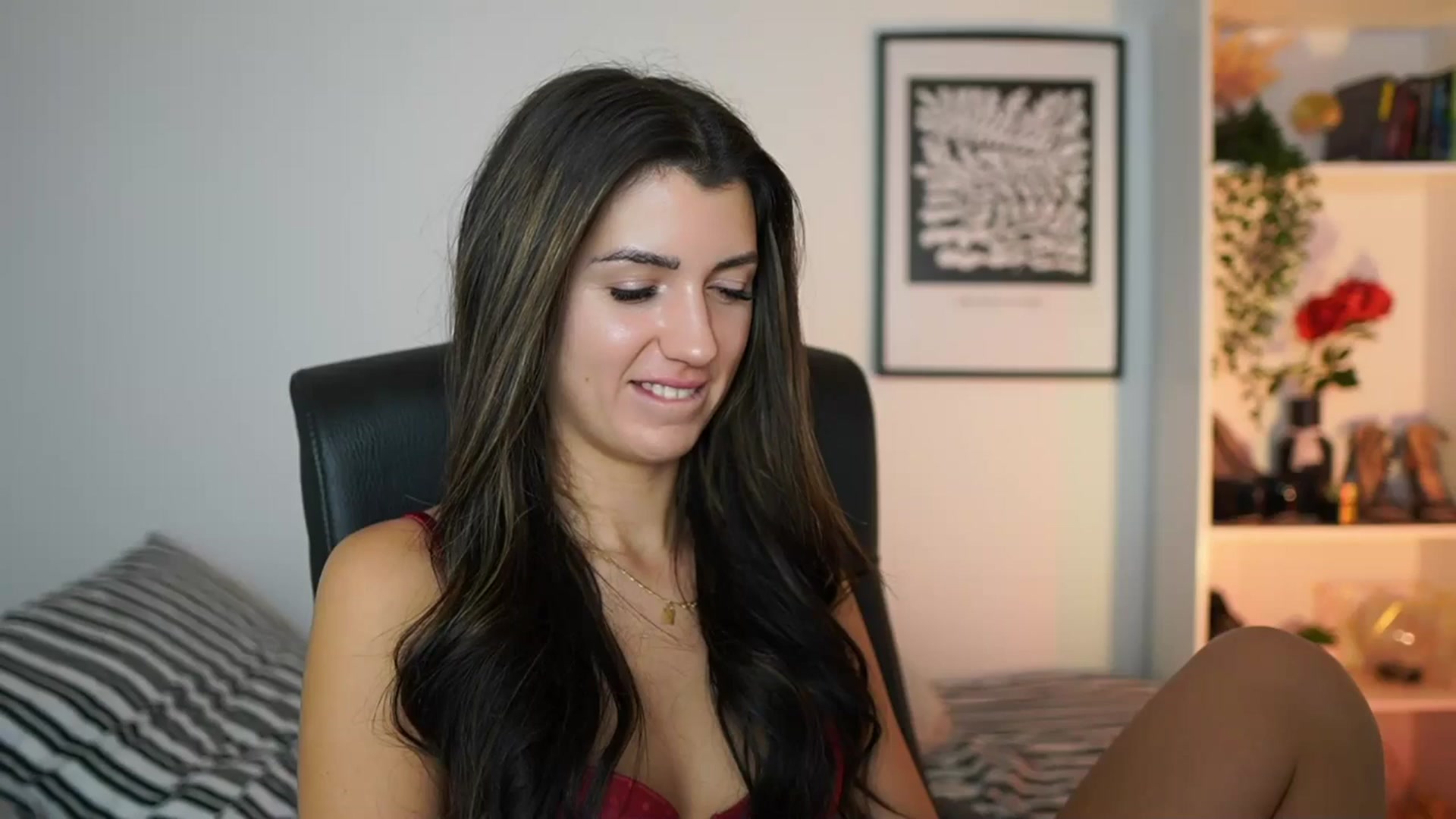 Gallery image thumbnail from Julia_Roca's myfreecams stream on, 11/11/2024, 11:01 image 1 of 20