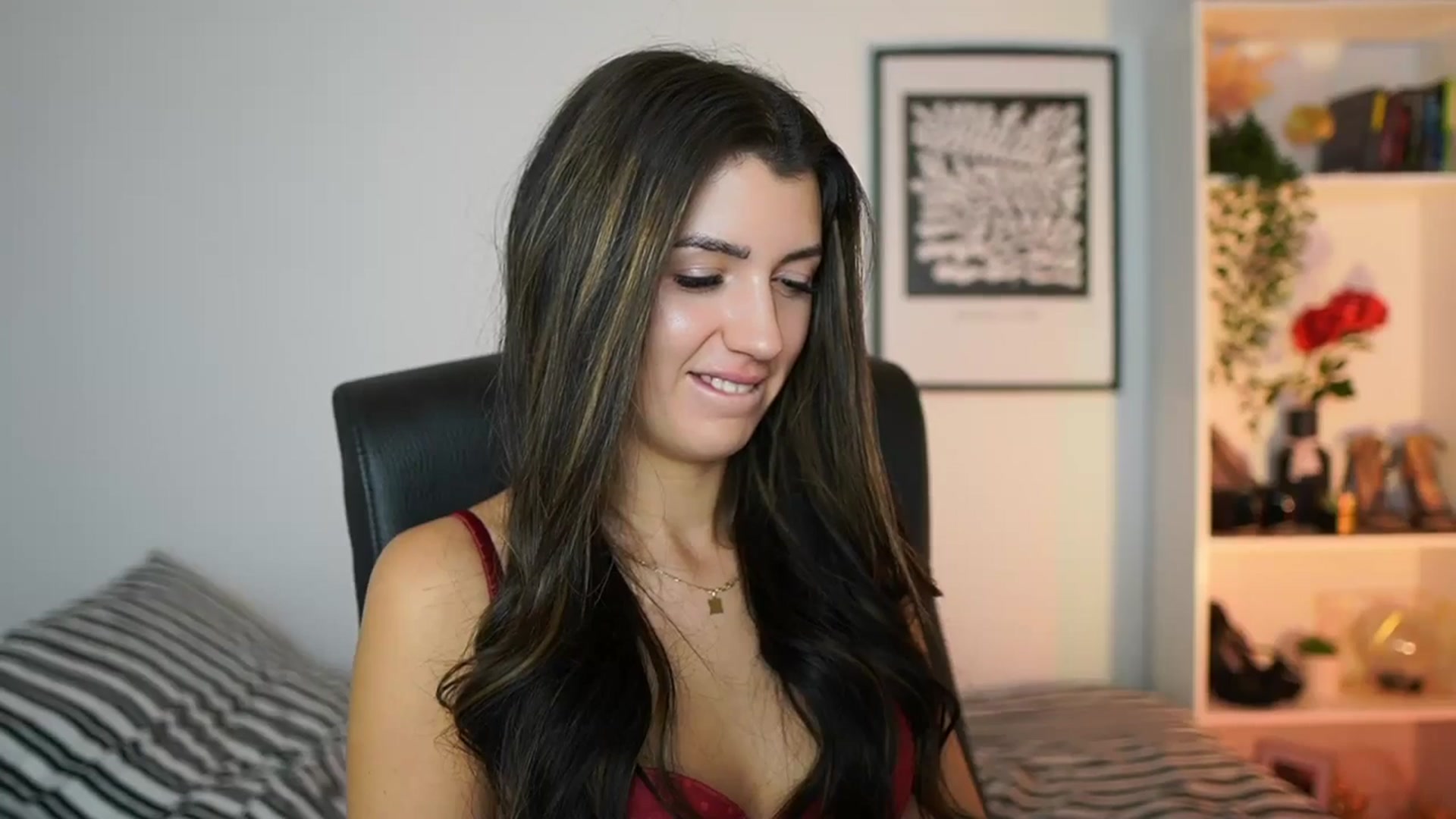 Gallery image thumbnail from Julia_Roca's myfreecams stream on, 11/11/2024, 11:01 image 11 of 20