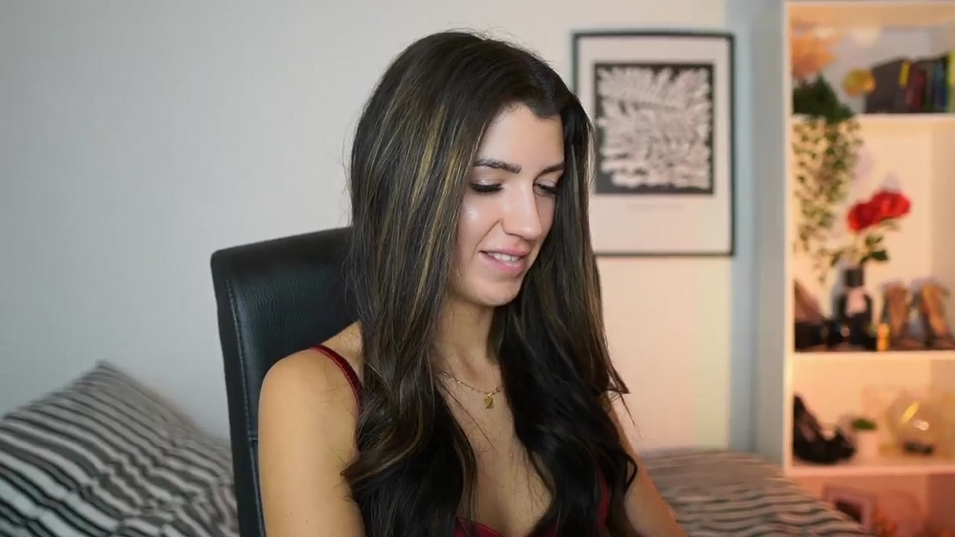 Gallery image thumbnail from Julia_Roca's myfreecams stream on, 11/11/2024, 11:01 image 10 of 20