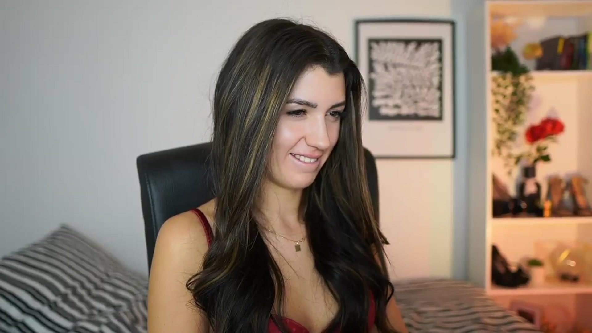 Gallery image thumbnail from Julia_Roca's myfreecams stream on, 11/11/2024, 11:01 image 9 of 20