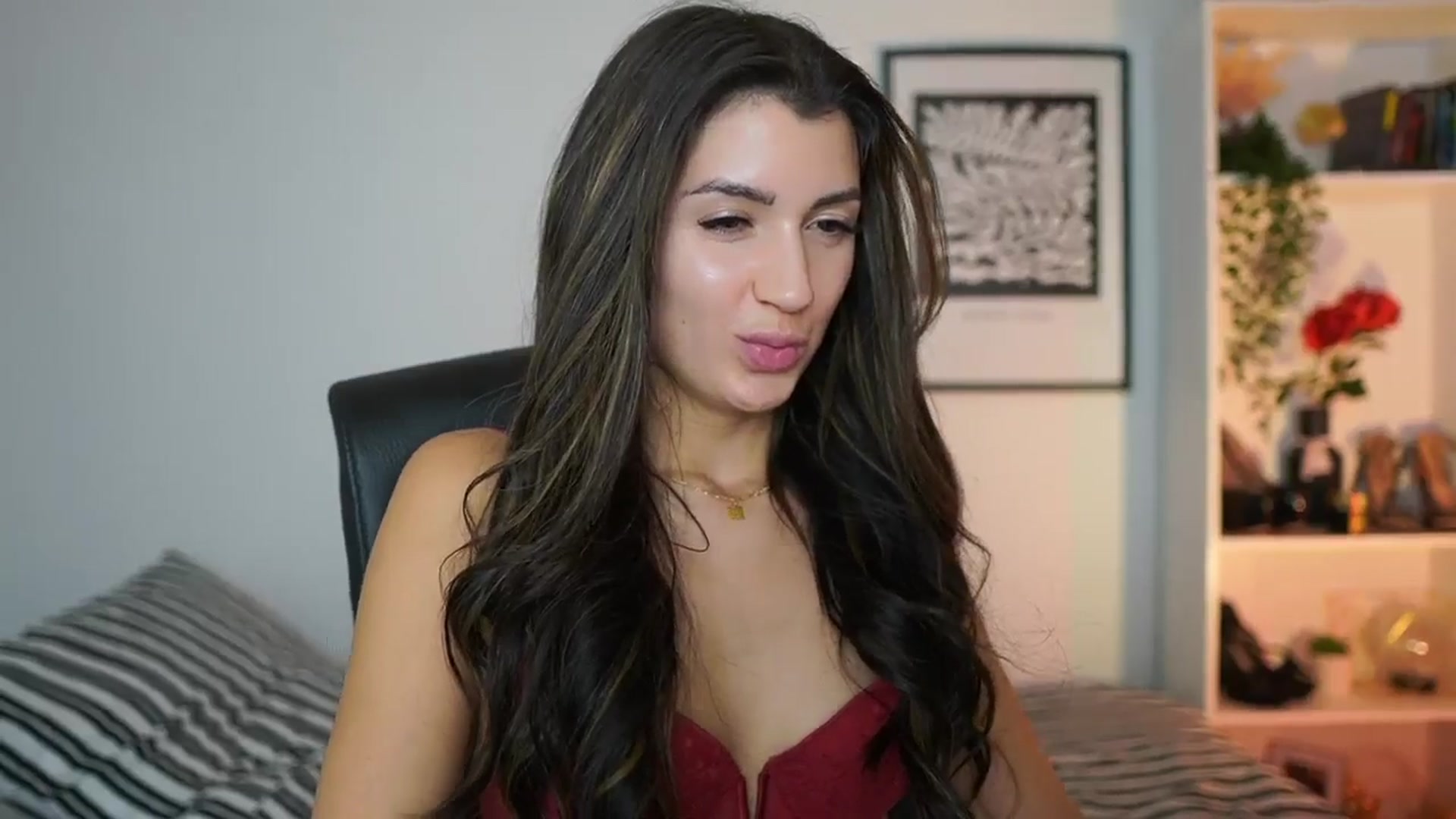 Gallery image thumbnail from Julia_Roca's myfreecams stream on, 11/11/2024, 12:16 image 2 of 20