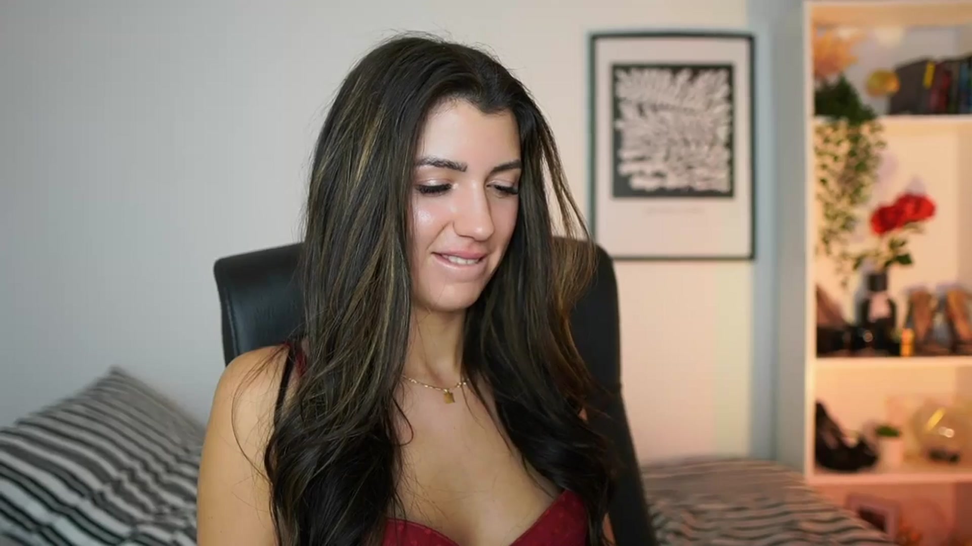 Gallery image thumbnail from Julia_Roca's myfreecams stream on, 11/11/2024, 12:16 image 4 of 20