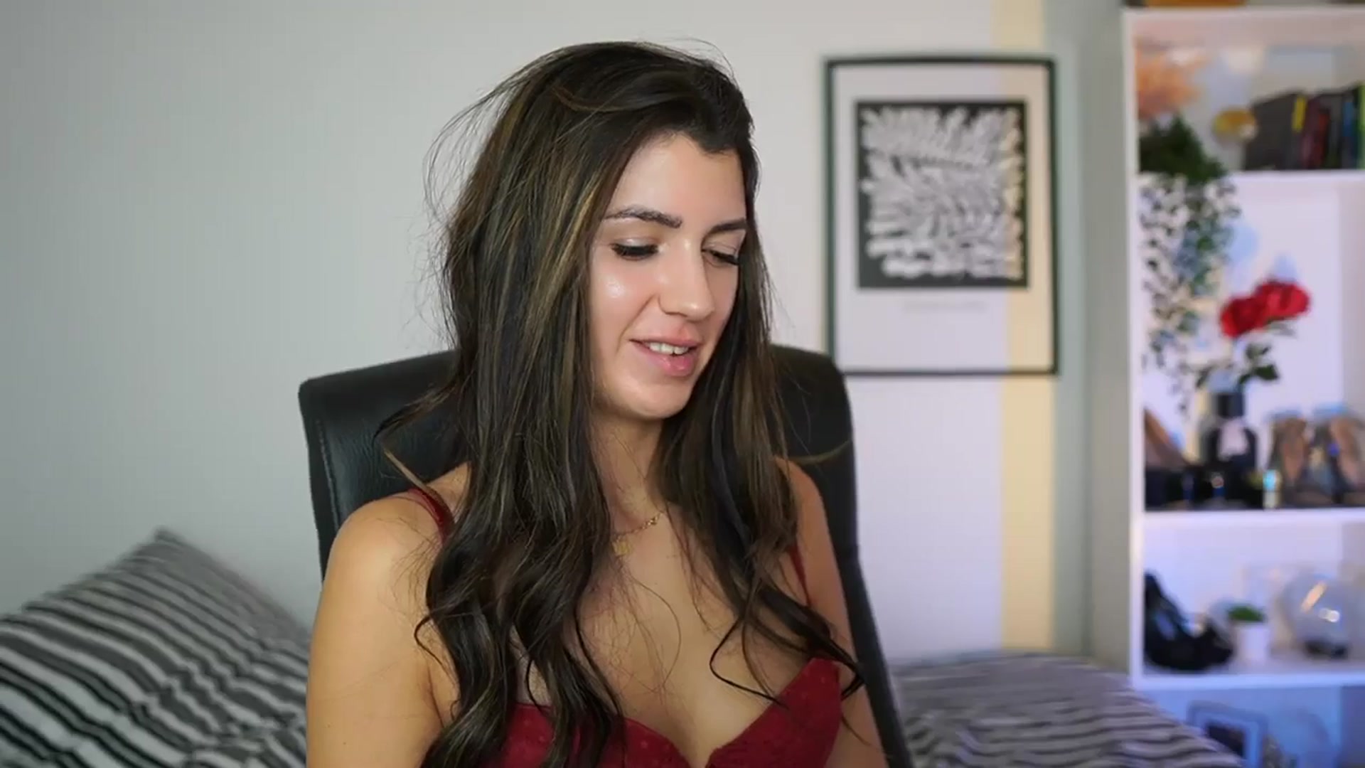 Gallery image thumbnail from Julia_Roca's myfreecams stream on, 11/11/2024, 12:16 image 12 of 20
