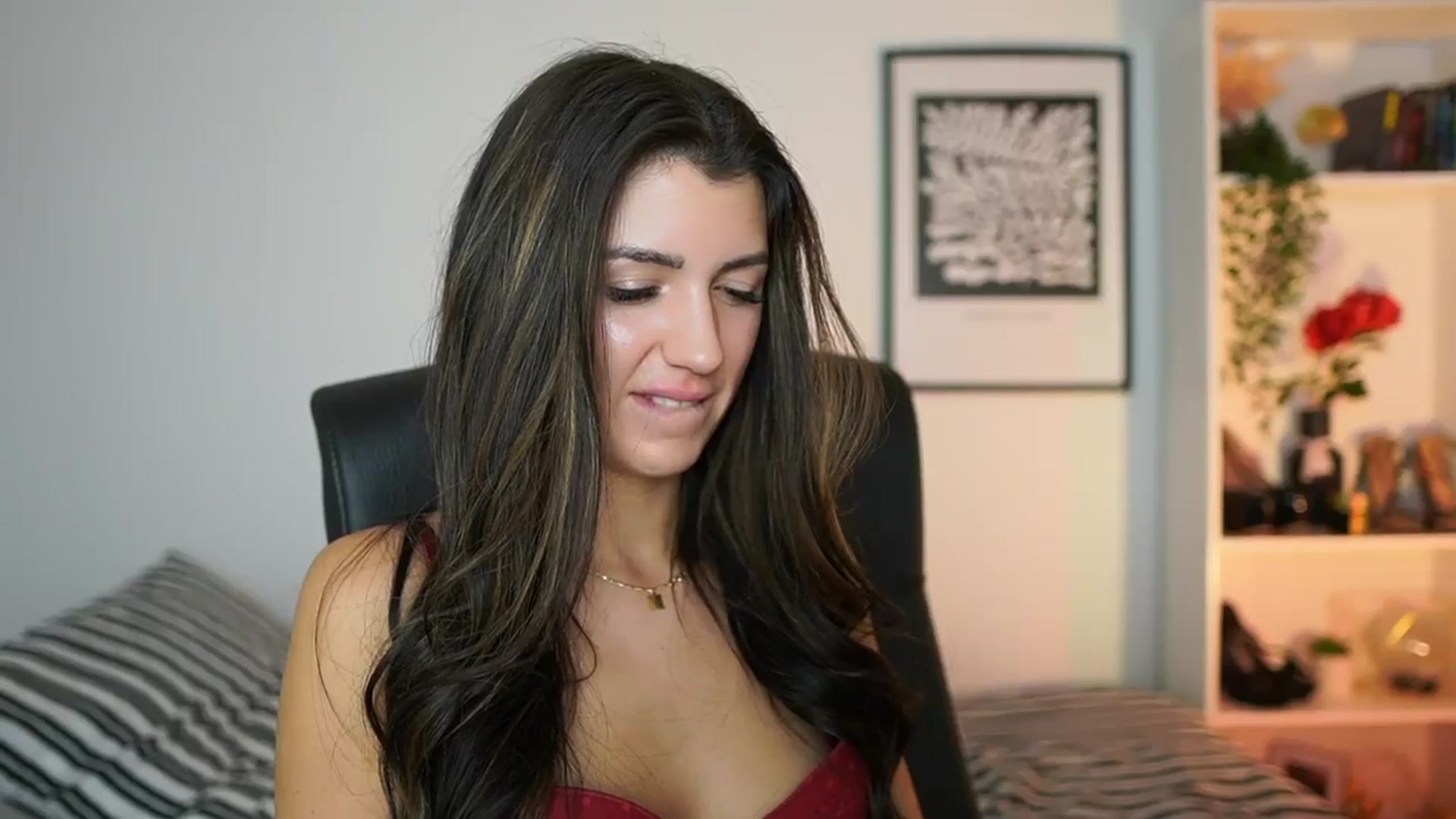 Gallery image thumbnail from Julia_Roca's myfreecams stream on, 11/11/2024, 12:16 image 5 of 20
