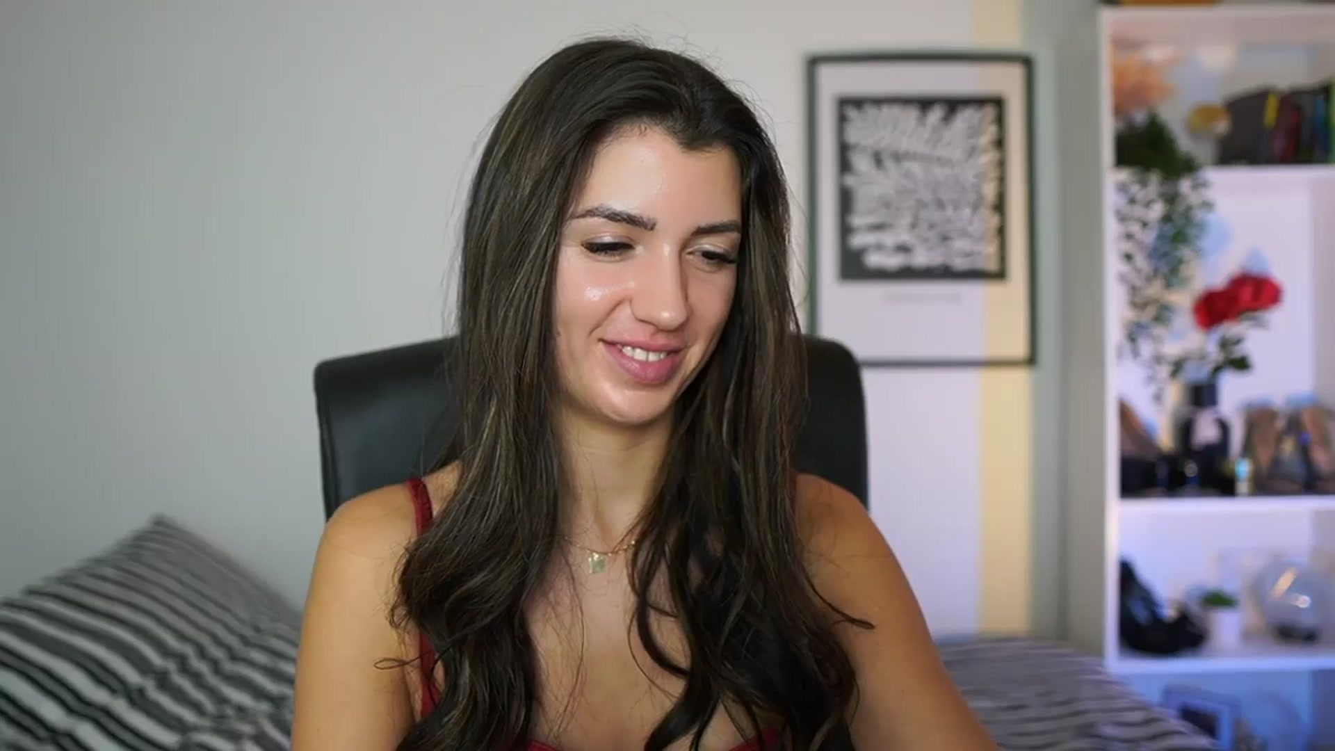 Gallery image thumbnail from Julia_Roca's myfreecams stream on, 11/11/2024, 12:16 image 16 of 20