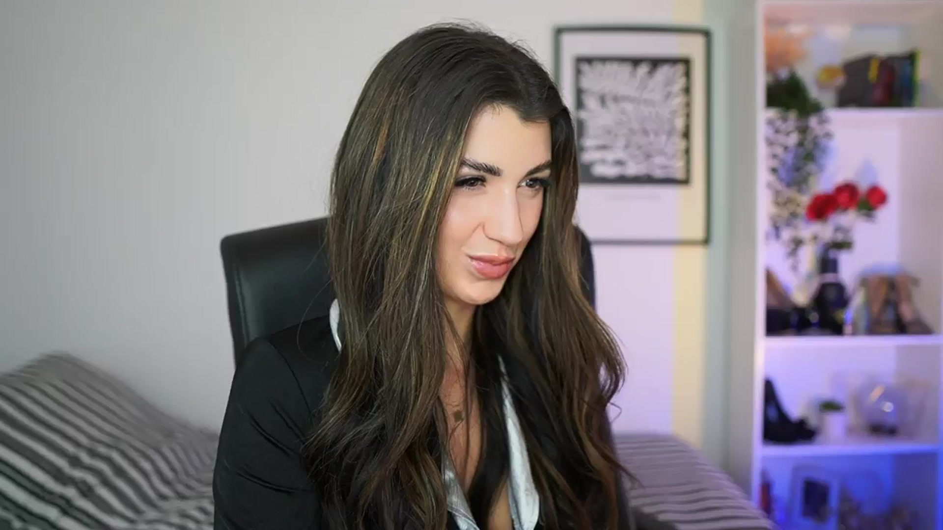 Gallery image thumbnail from Julia_Roca's myfreecams stream on, 11/13/2024, 14:31 image 4 of 20