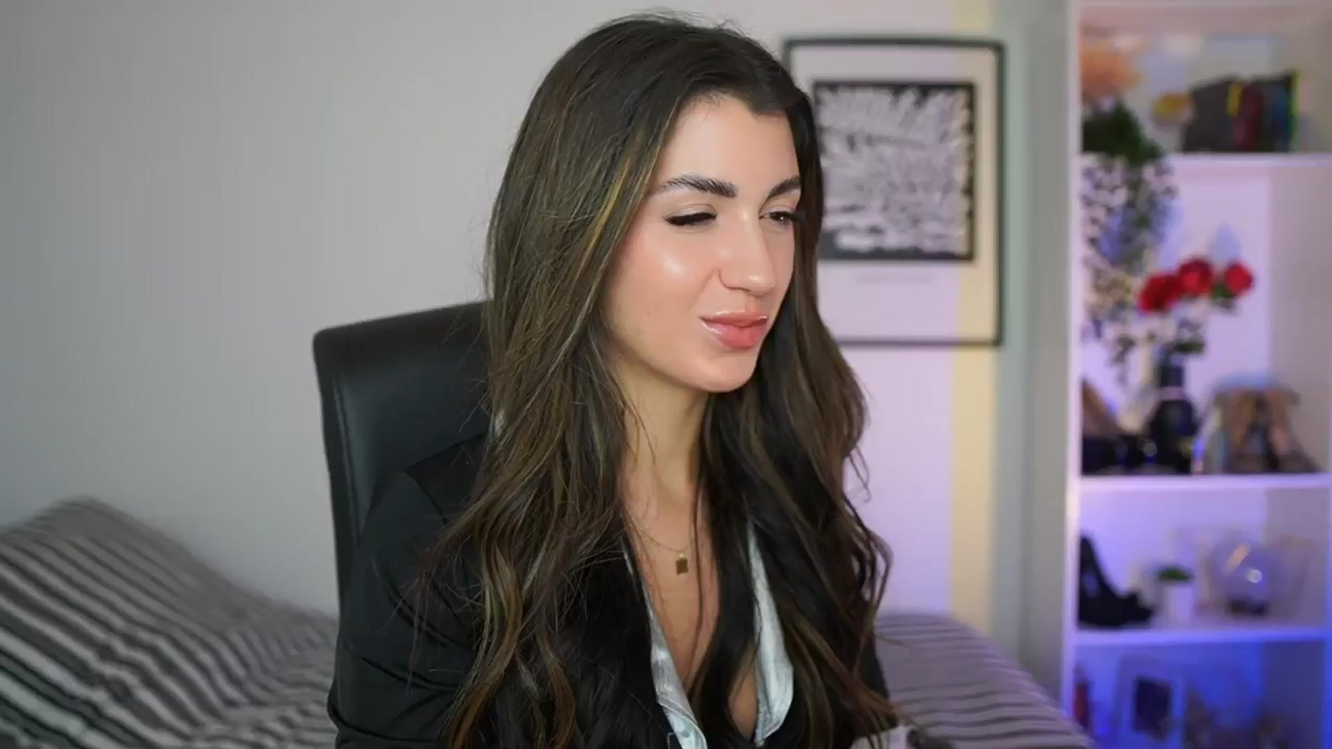 Gallery image thumbnail from Julia_Roca's myfreecams stream on, 11/13/2024, 14:31 image 1 of 20