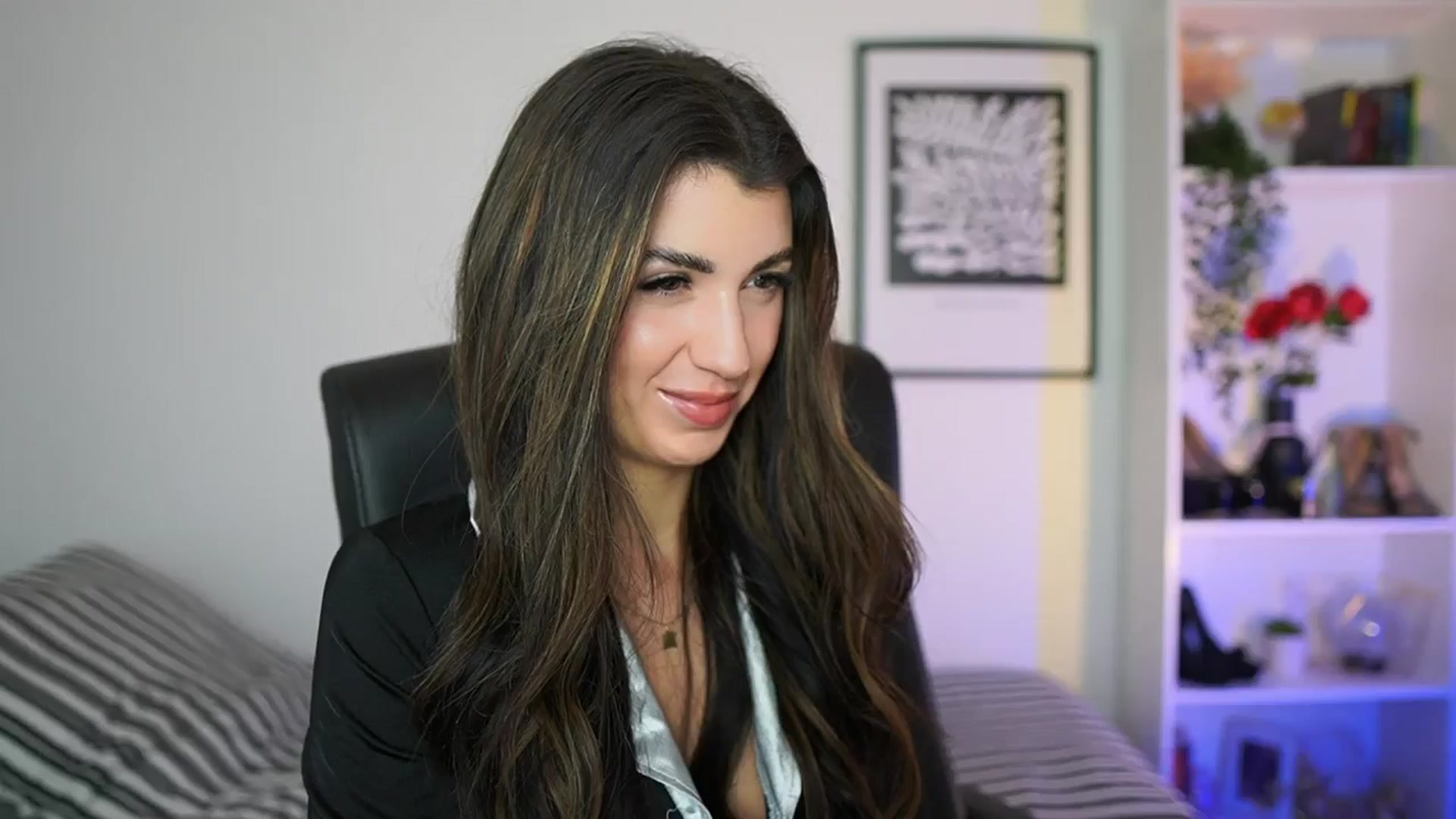 Gallery image thumbnail from Julia_Roca's myfreecams stream on, 11/13/2024, 14:31 image 2 of 20