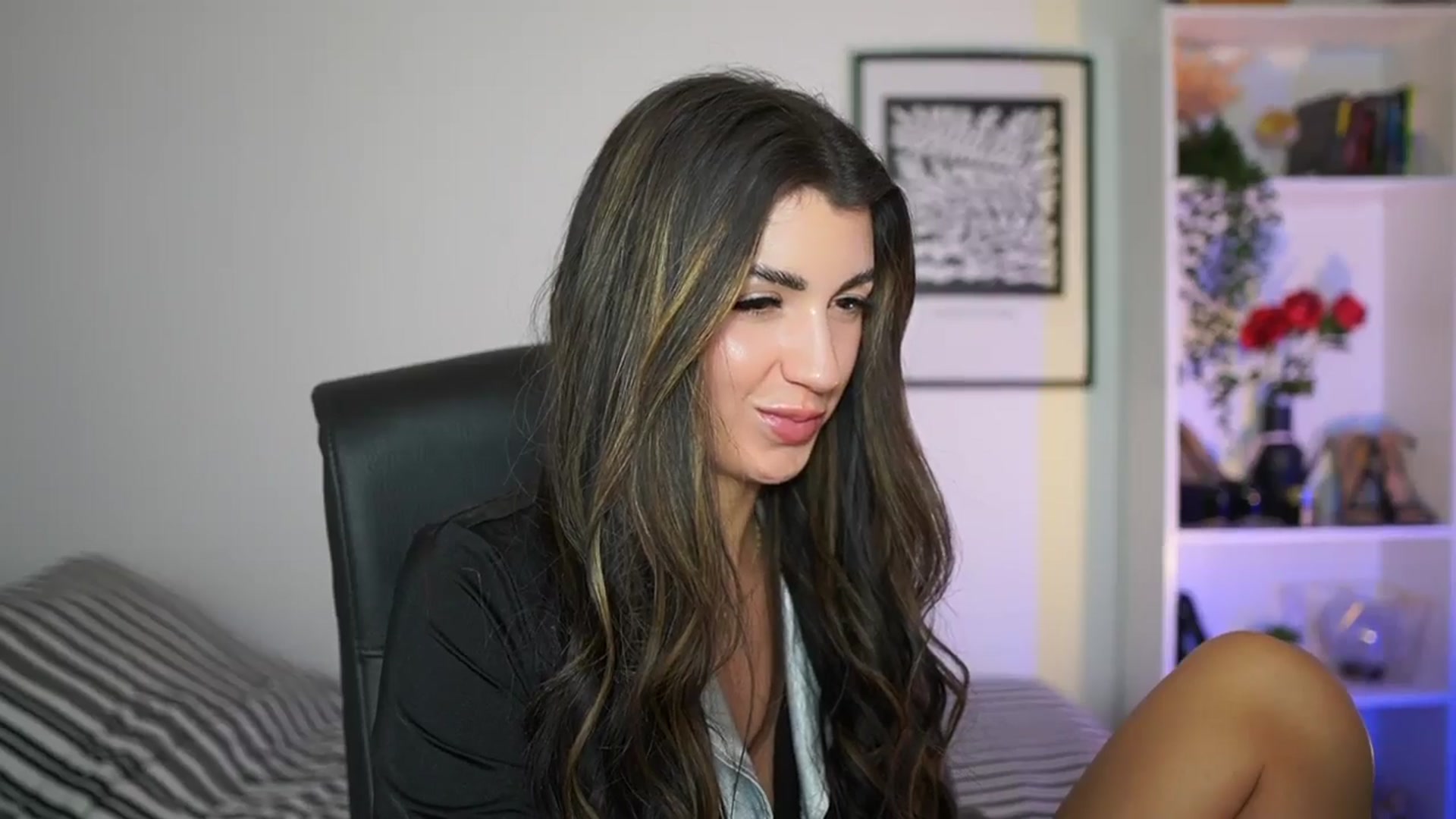 Gallery image thumbnail from Julia_Roca's myfreecams stream on, 11/13/2024, 14:31 image 17 of 20