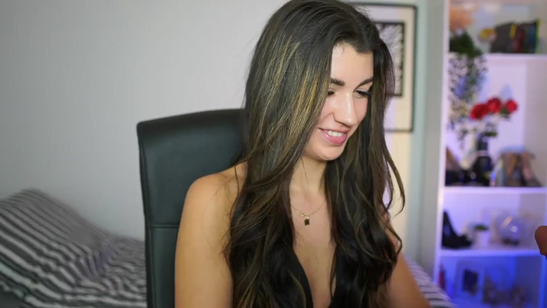 Gallery image thumbnail from Julia_Roca's myfreecams stream on, 11/13/2024, 16:59 image 16 of 20
