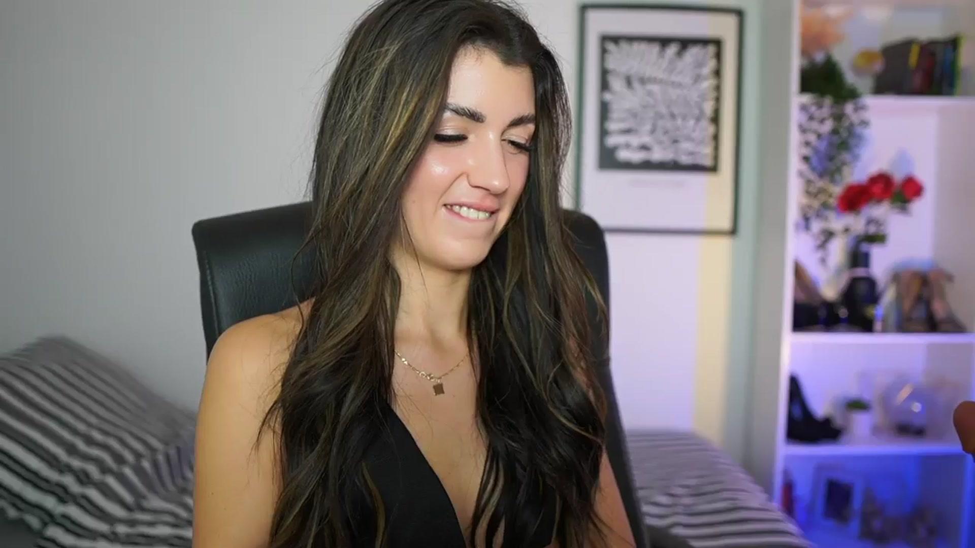 Gallery image thumbnail from Julia_Roca's myfreecams stream on, 11/13/2024, 16:59 image 12 of 20