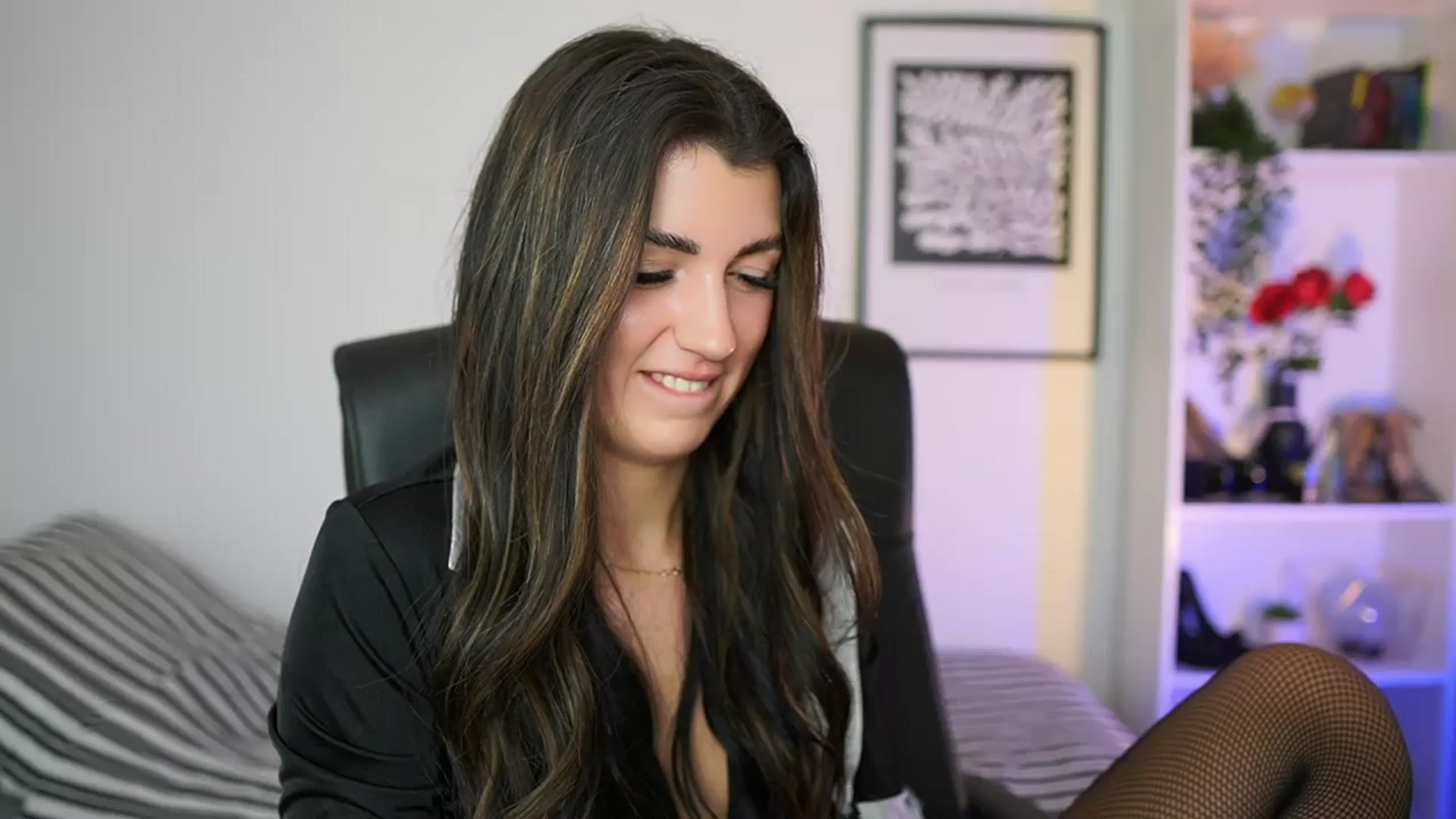 Gallery image thumbnail from Julia_Roca's myfreecams stream on, 11/13/2024, 19:09 image 18 of 20