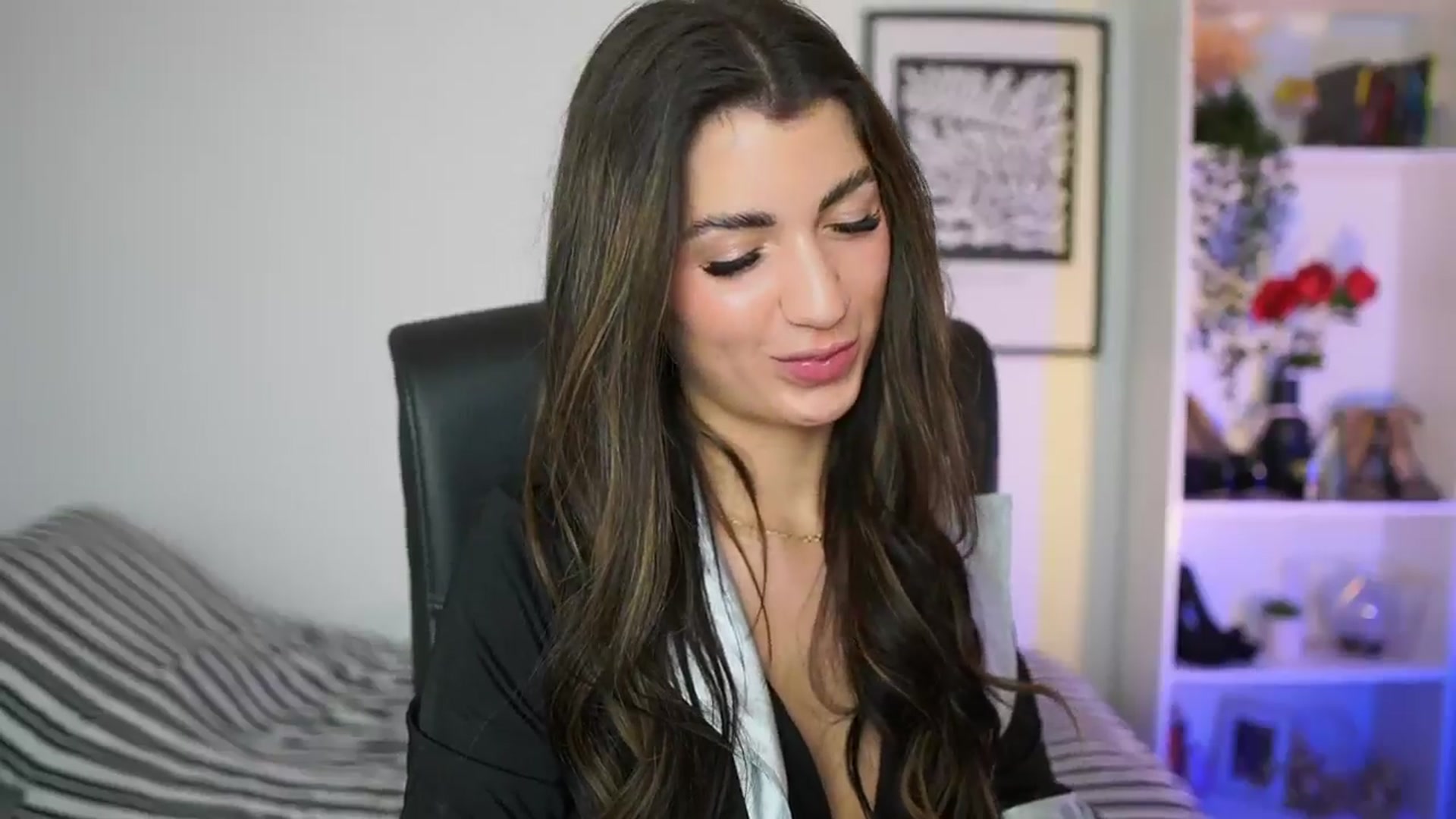 Gallery image thumbnail from Julia_Roca's myfreecams stream on, 11/13/2024, 19:09 image 7 of 20