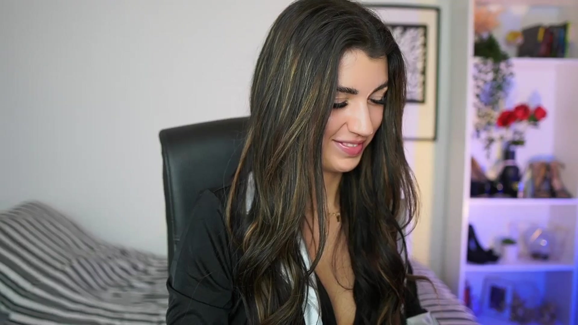 Gallery image thumbnail from Julia_Roca's myfreecams stream on, 11/13/2024, 19:09 image 8 of 20