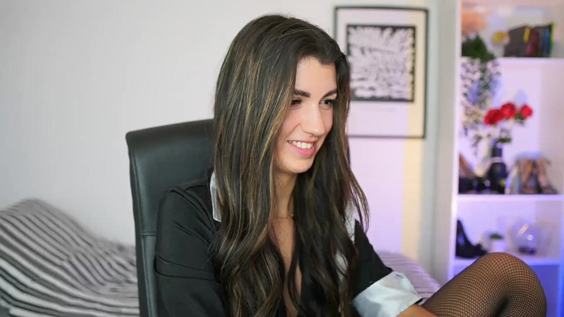 Gallery image thumbnail from Julia_Roca's myfreecams stream on, 11/13/2024, 19:09 image 19 of 20