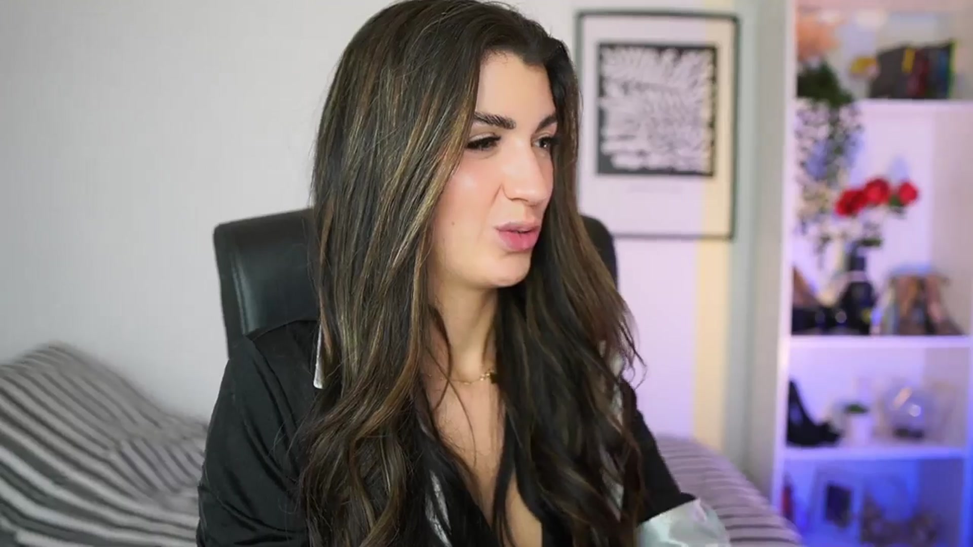 Gallery image thumbnail from Julia_Roca's myfreecams stream on, 11/13/2024, 19:09 image 15 of 20