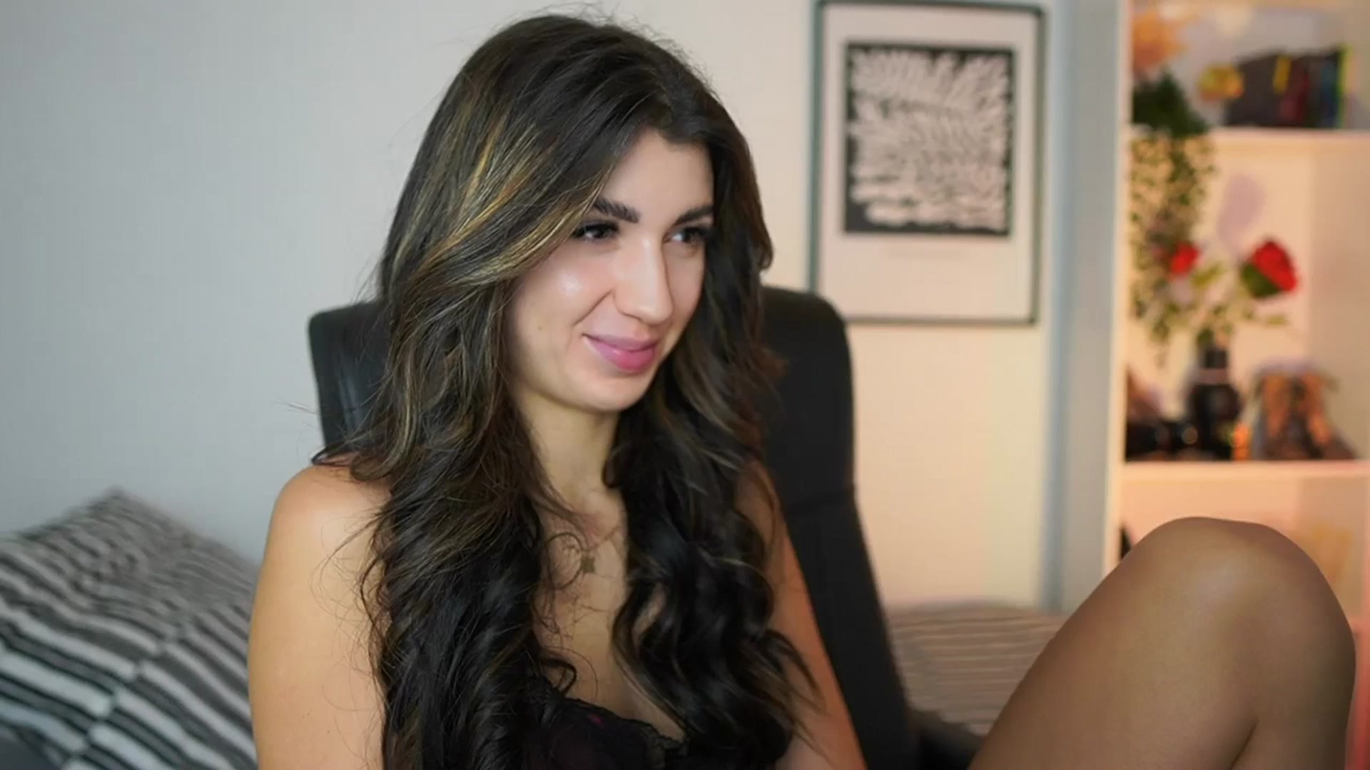 Gallery image thumbnail from Julia_Roca's myfreecams stream on, 11/14/2024, 14:59 image 2 of 20