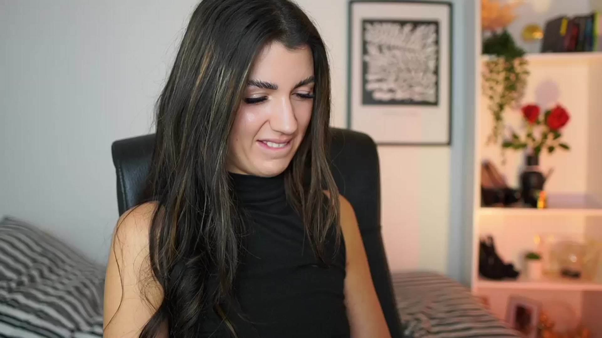 Gallery image thumbnail from Julia_Roca's myfreecams stream on, 11/16/2024, 18:12 image 18 of 20
