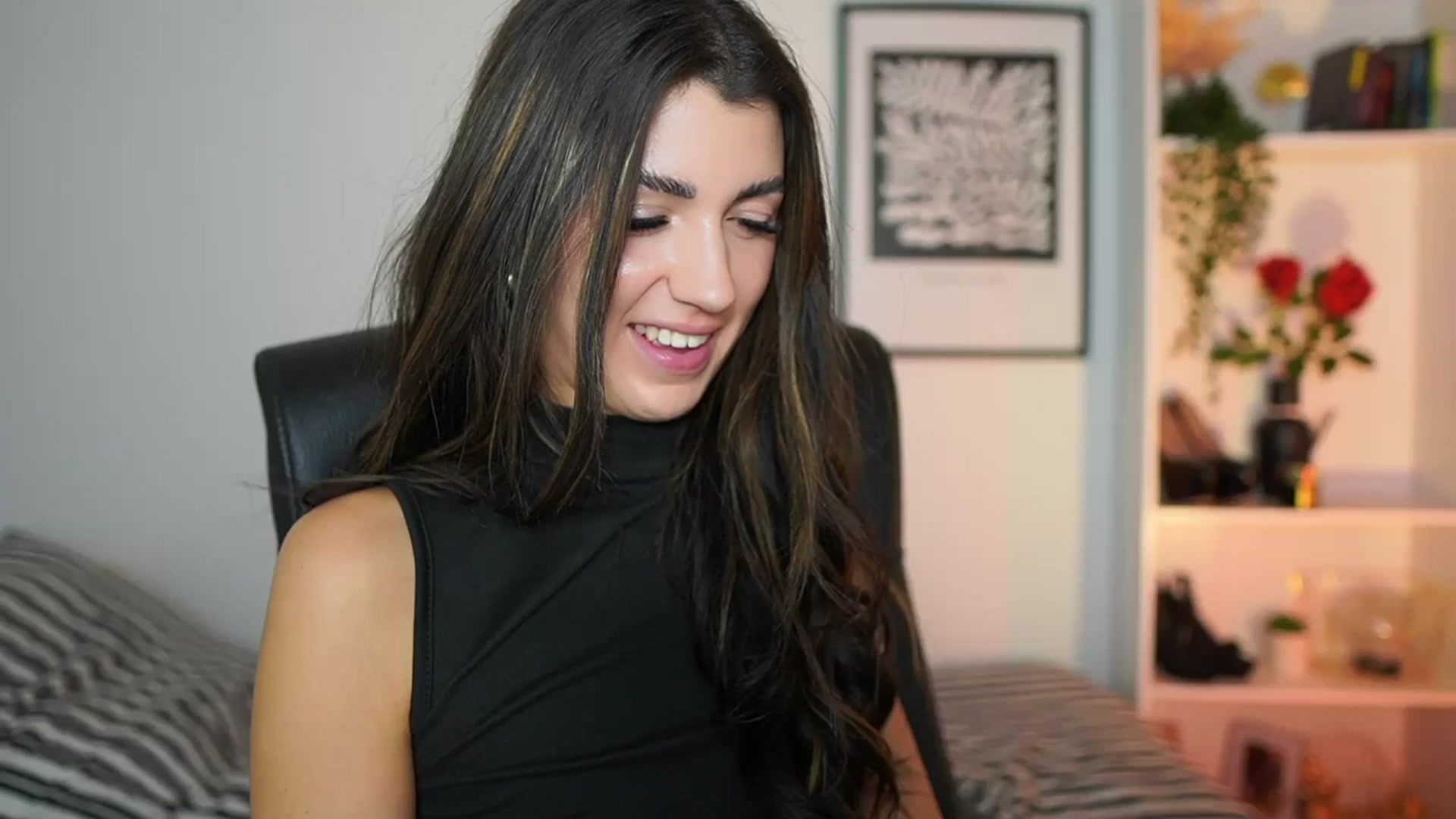 Gallery image thumbnail from Julia_Roca's myfreecams stream on, 11/16/2024, 18:12 image 15 of 20