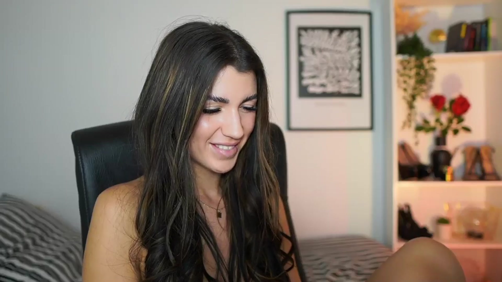 Gallery image thumbnail from Julia_Roca's myfreecams stream on, 11/16/2024, 18:12 image 8 of 20