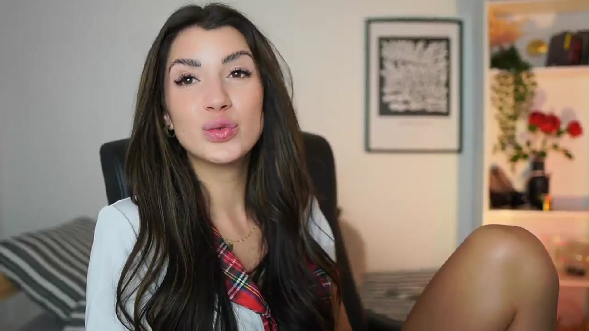 Gallery image thumbnail from Julia_Roca's myfreecams stream on, 11/27/2024, 16:44 image 3 of 20
