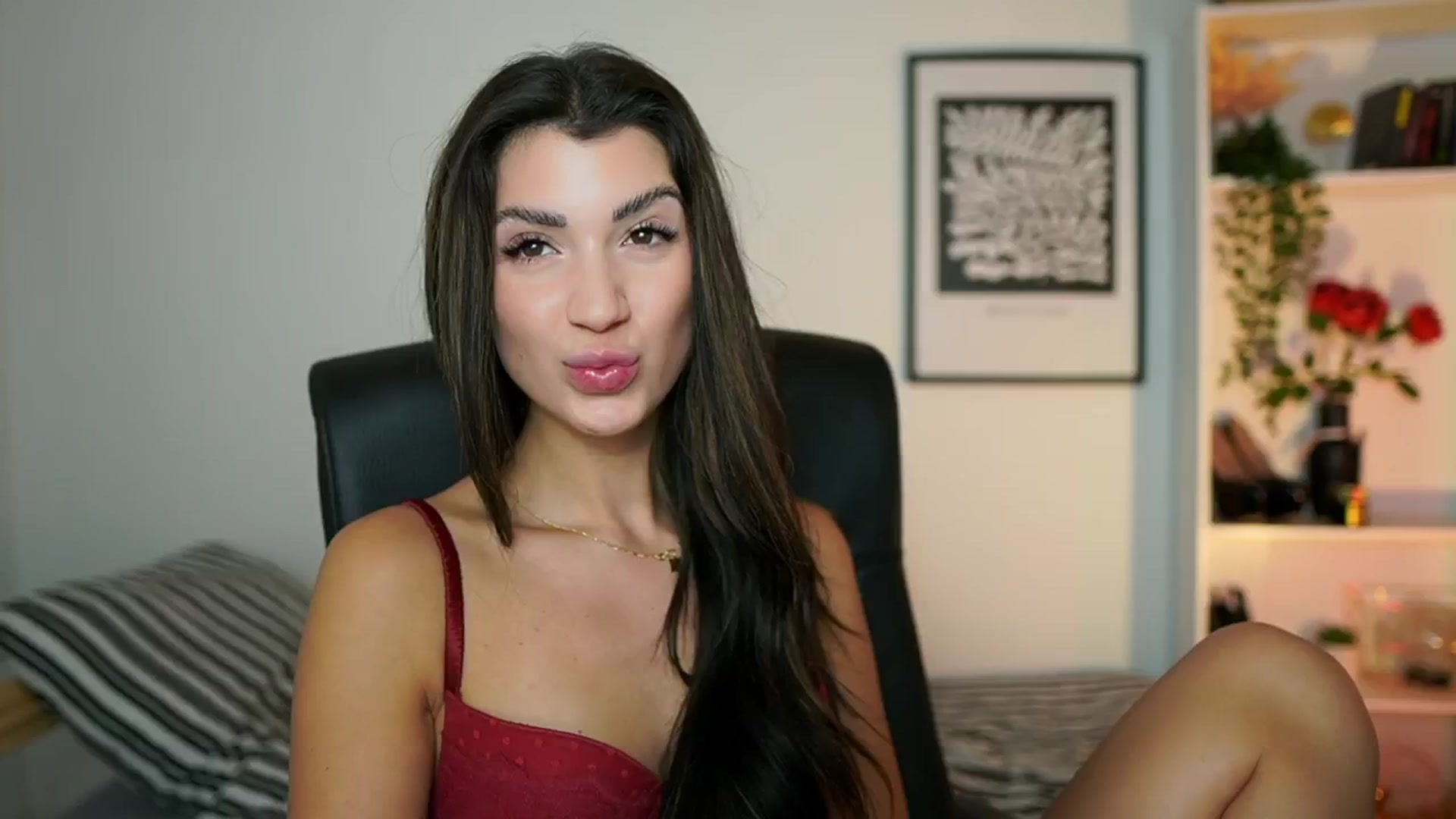 Gallery image thumbnail from Julia_Roca's myfreecams stream on, 11/27/2024, 18:22 image 11 of 20