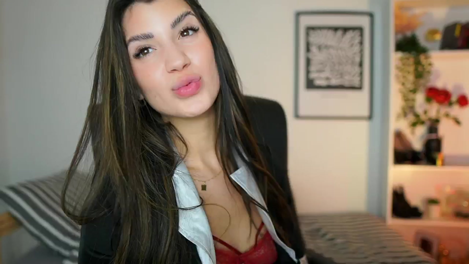 Gallery image thumbnail from Julia_Roca's myfreecams stream on, 11/28/2024, 10:11 image 15 of 20