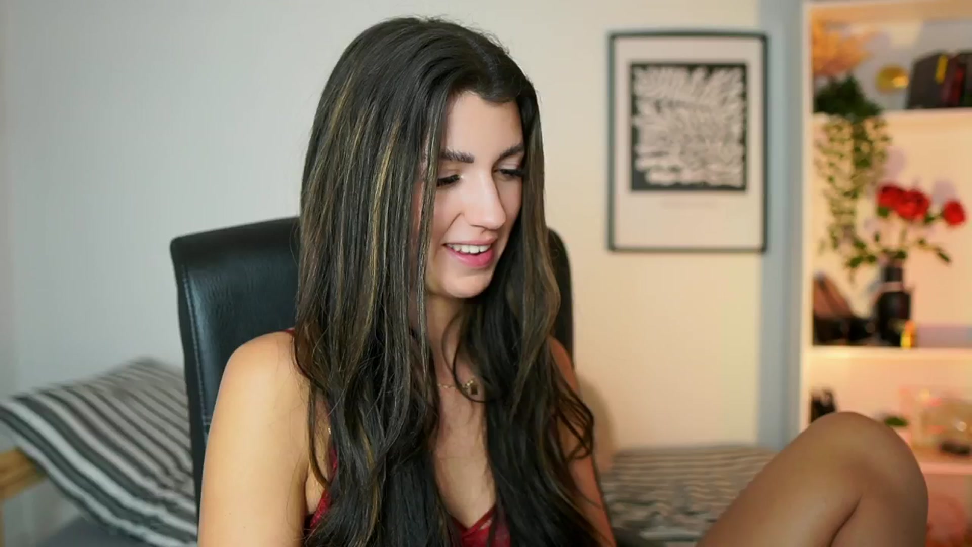 Gallery image thumbnail from Julia_Roca's myfreecams stream on, 11/28/2024, 14:09 image 10 of 20