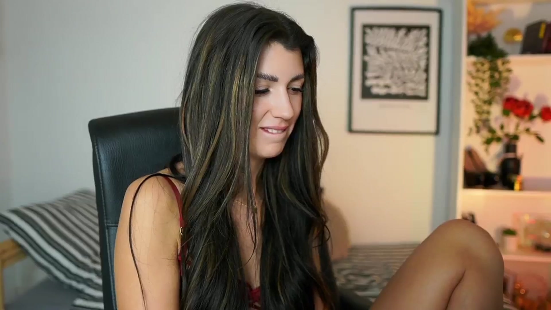 Gallery image thumbnail from Julia_Roca's myfreecams stream on, 11/28/2024, 16:16 image 4 of 20