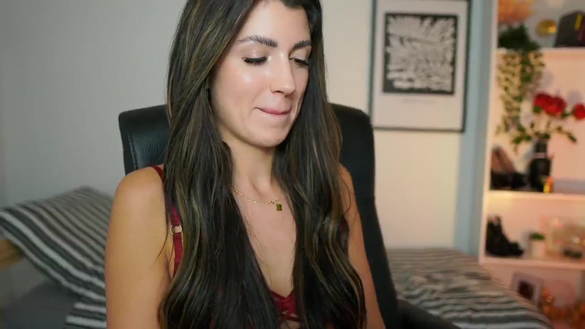 Gallery image thumbnail from Julia_Roca's myfreecams stream on, 11/28/2024, 17:01 image 15 of 20