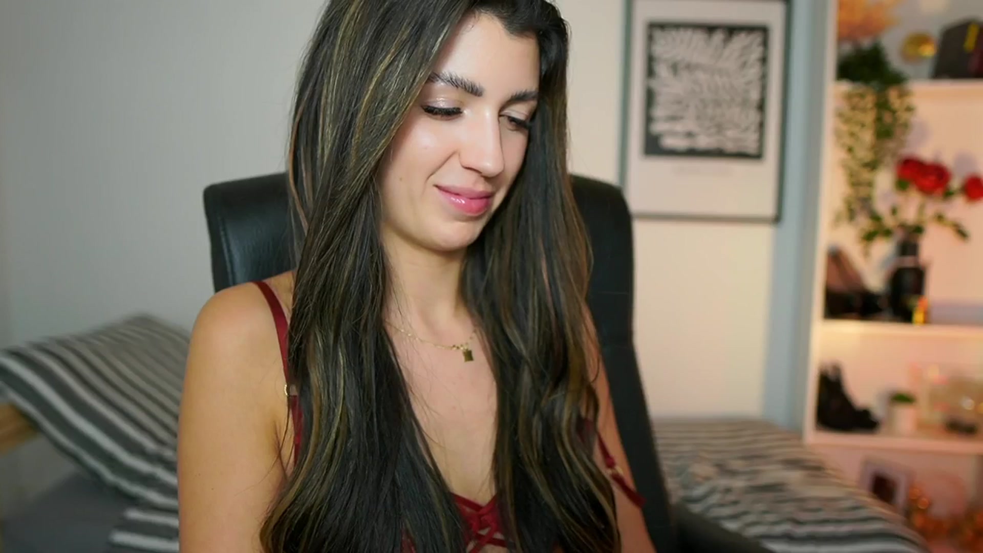 Gallery image thumbnail from Julia_Roca's myfreecams stream on, 11/28/2024, 17:01 image 16 of 20