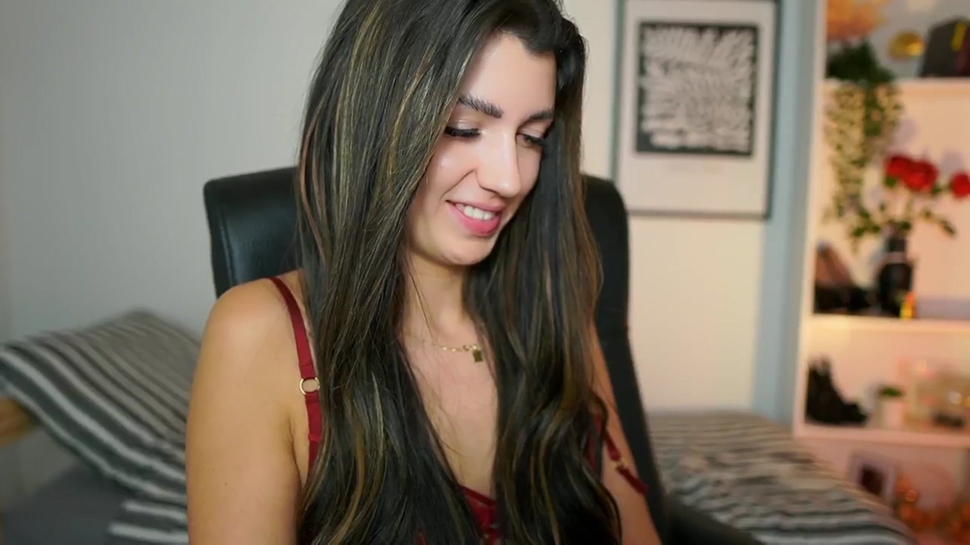 Gallery image thumbnail from Julia_Roca's myfreecams stream on, 11/28/2024, 17:01 image 17 of 20