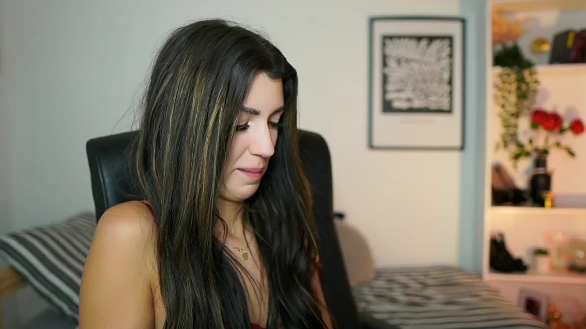 Gallery image thumbnail from Julia_Roca's myfreecams stream on, 11/28/2024, 19:13 image 13 of 20