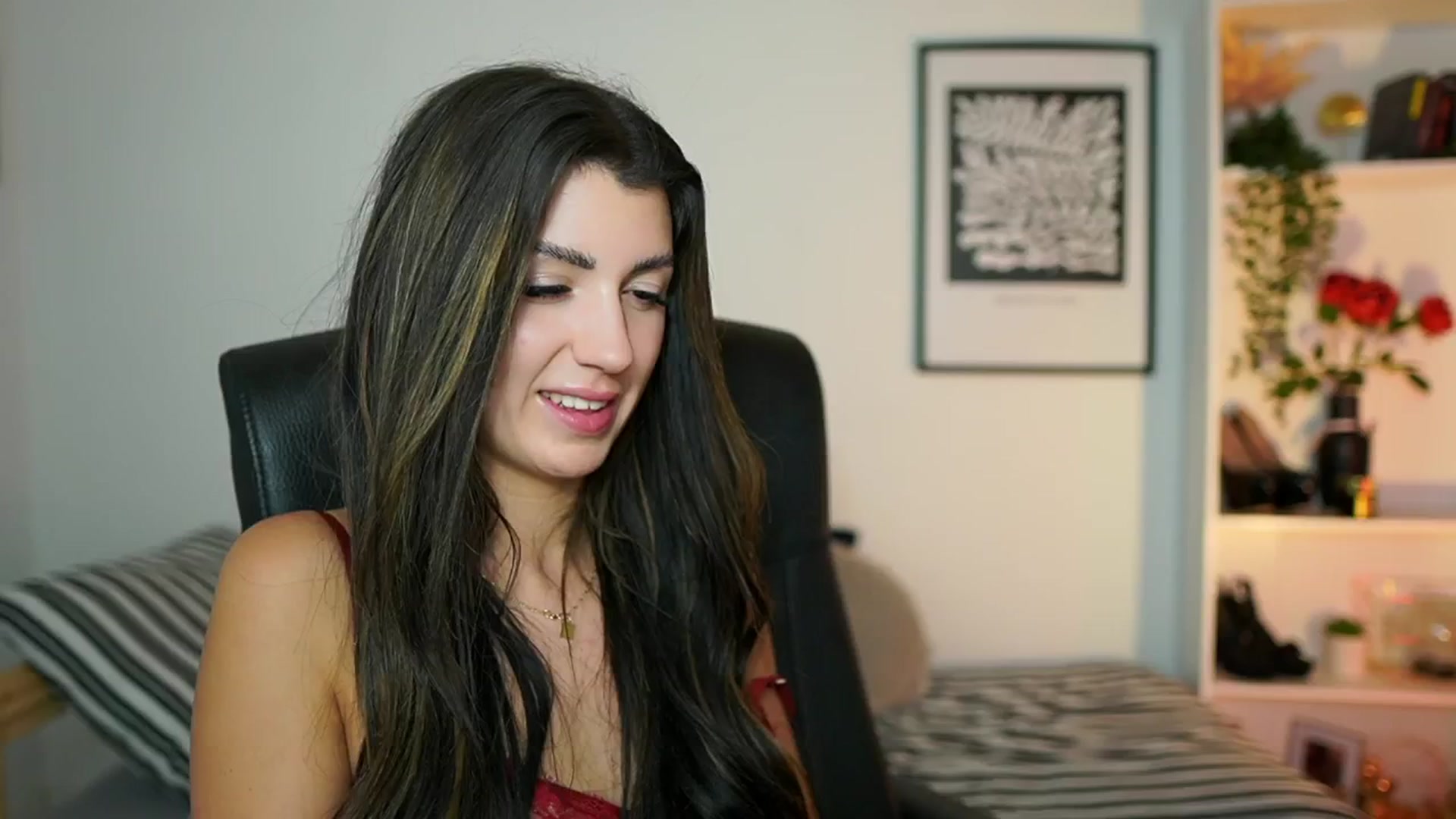 Gallery image thumbnail from Julia_Roca's myfreecams stream on, 11/28/2024, 19:13 image 17 of 20
