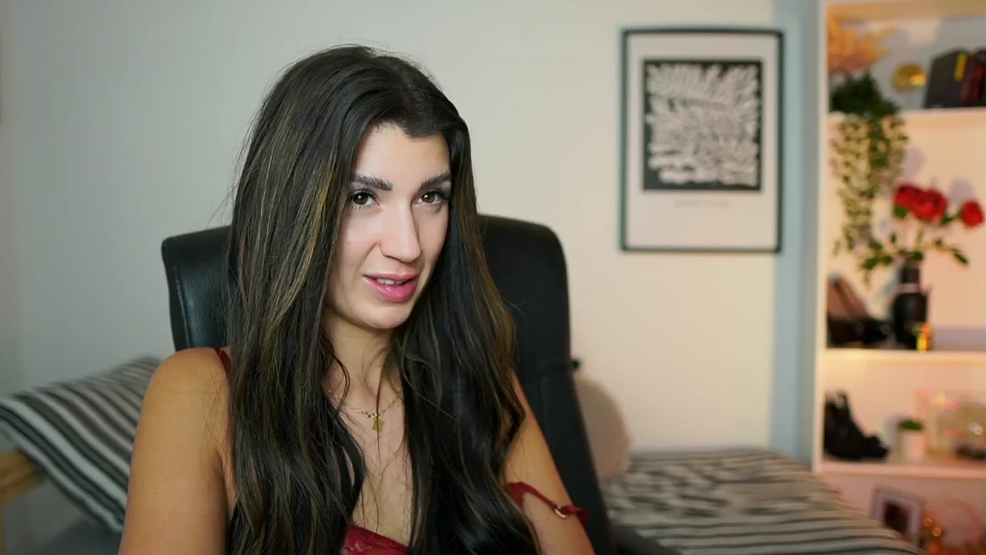 Gallery image thumbnail from Julia_Roca's myfreecams stream on, 11/28/2024, 19:13 image 18 of 20
