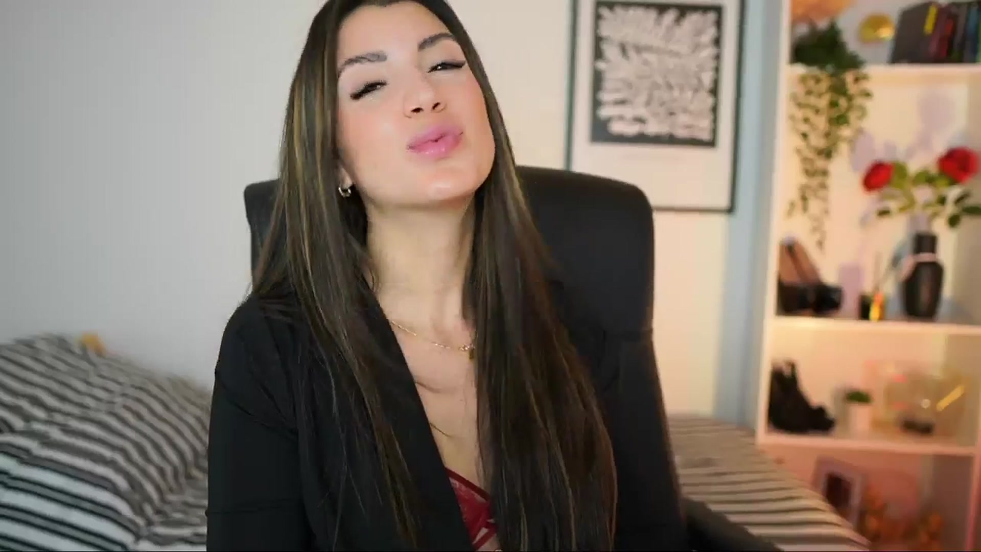 Gallery image thumbnail from Julia_Roca's myfreecams stream on, 12/04/2024, 14:48 image 7 of 20