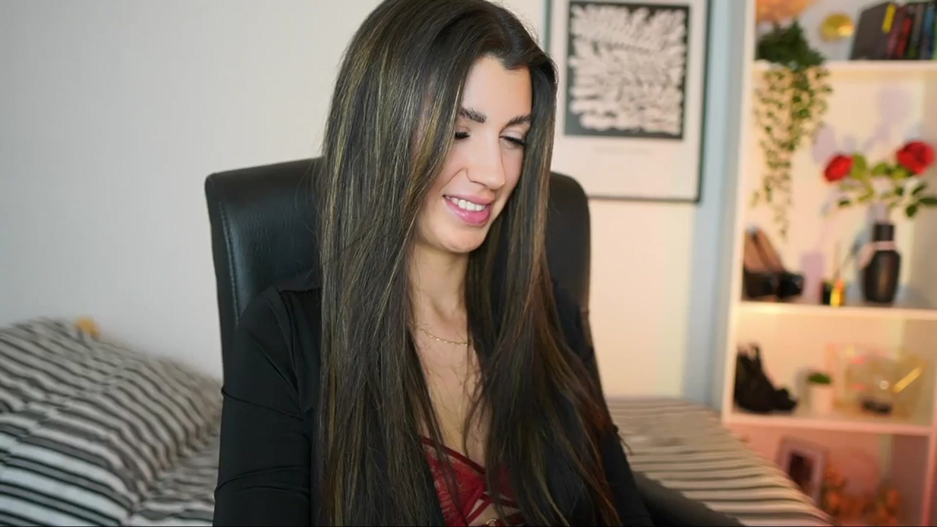 Gallery image thumbnail from Julia_Roca's myfreecams stream on, 12/04/2024, 14:48 image 20 of 20