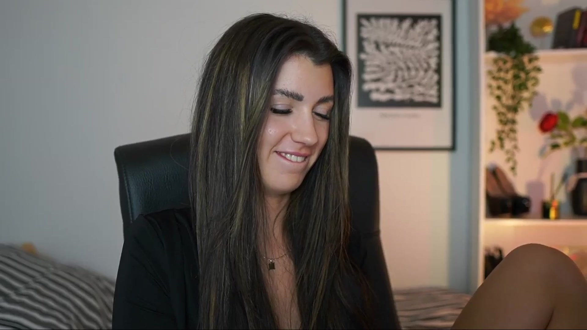 Gallery image thumbnail from Julia_Roca's myfreecams stream on, 12/04/2024, 18:49 image 4 of 20
