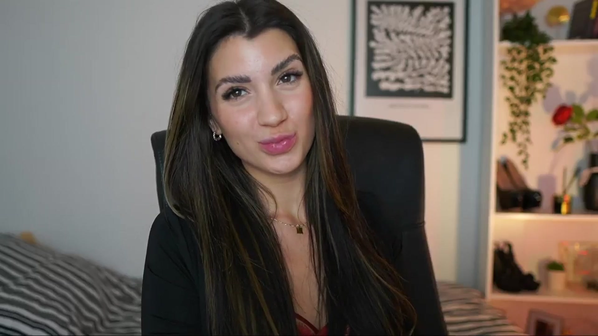 Gallery image thumbnail from Julia_Roca's myfreecams stream on, 12/04/2024, 18:49 image 7 of 20